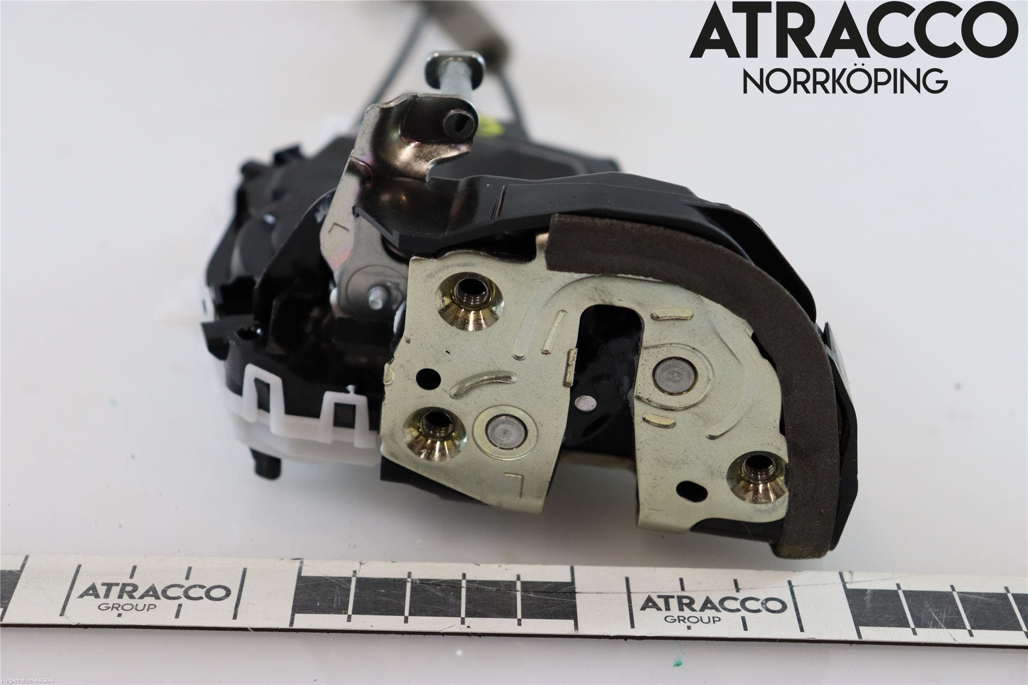 Toyota YARIS XP21 20- Låskista-Dörrlås