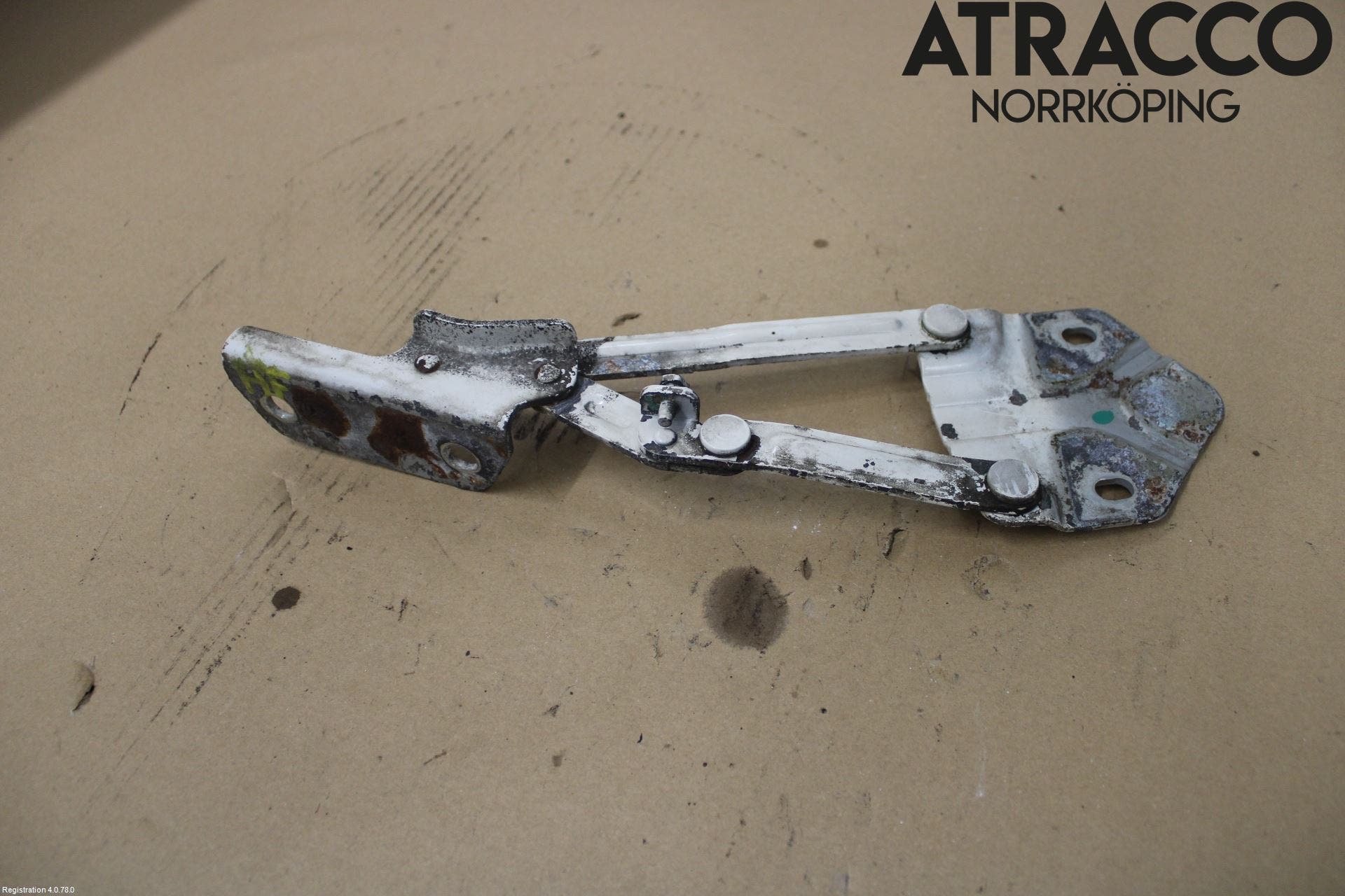 Volkswagen VW CADDY 04-10 Huvgångjärn