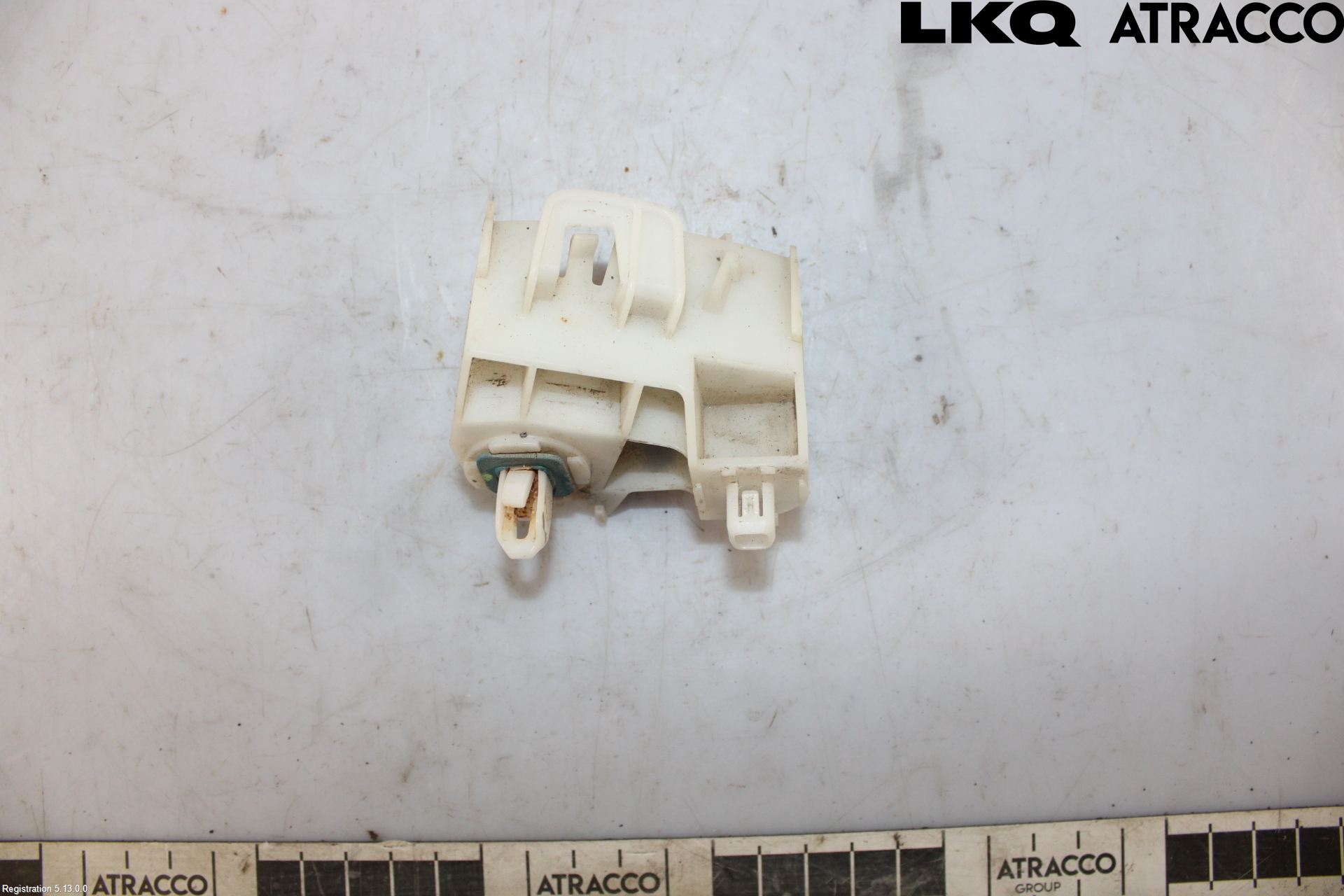 Toyota YARIS XP130 12-14 Stötfångarfäste Bak Hö