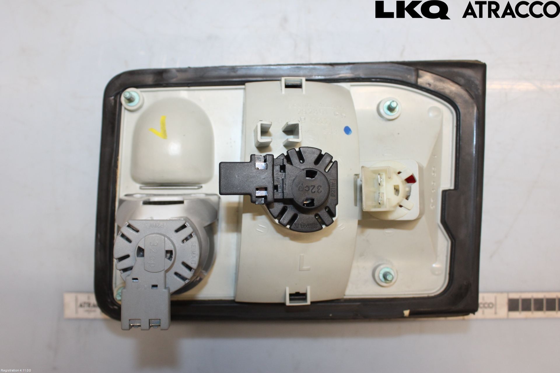 Audi A8/S8 4D 94-02 Bakljus Lucka Vä