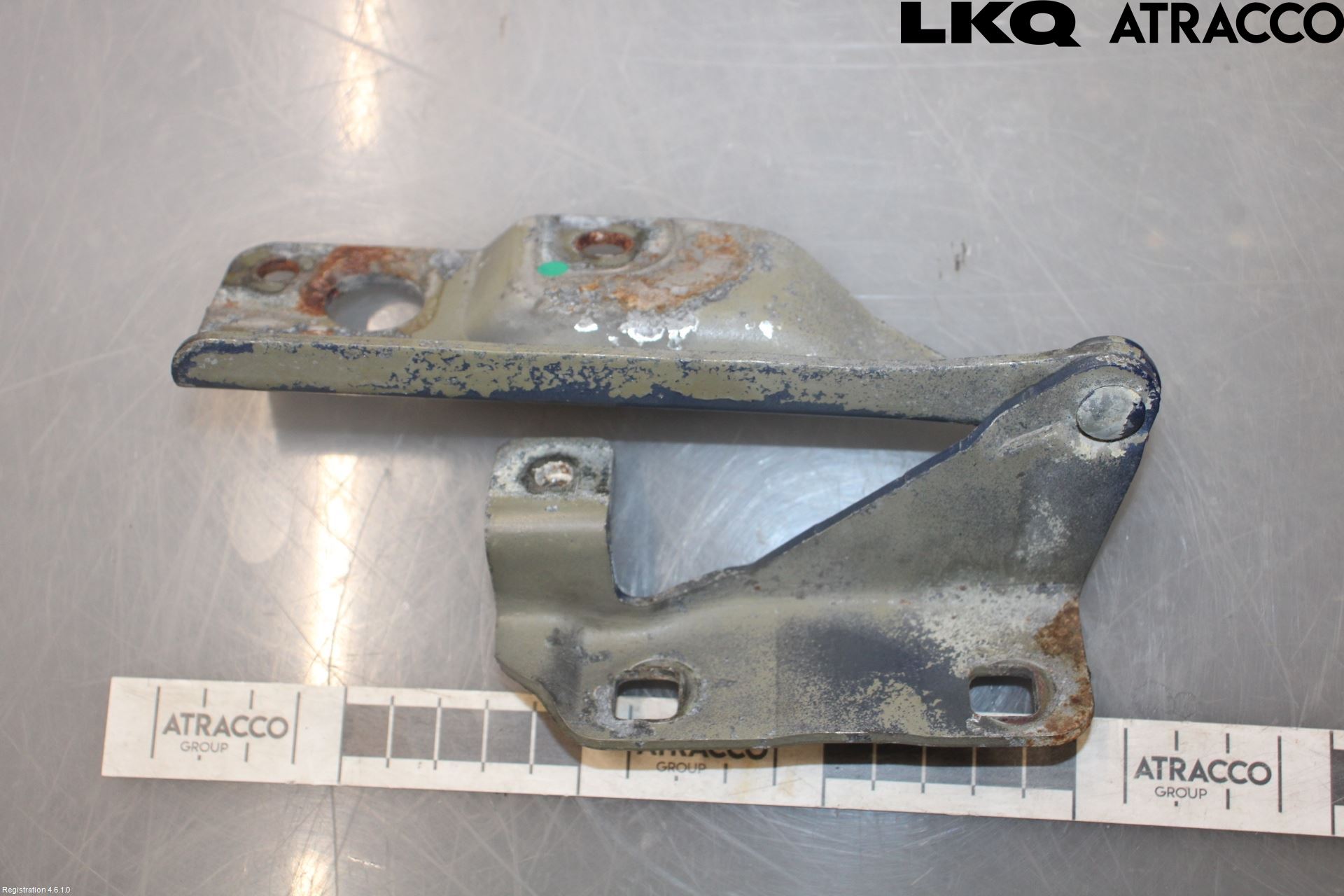 Nissan ALMERA    00-06 Huvgångjärn