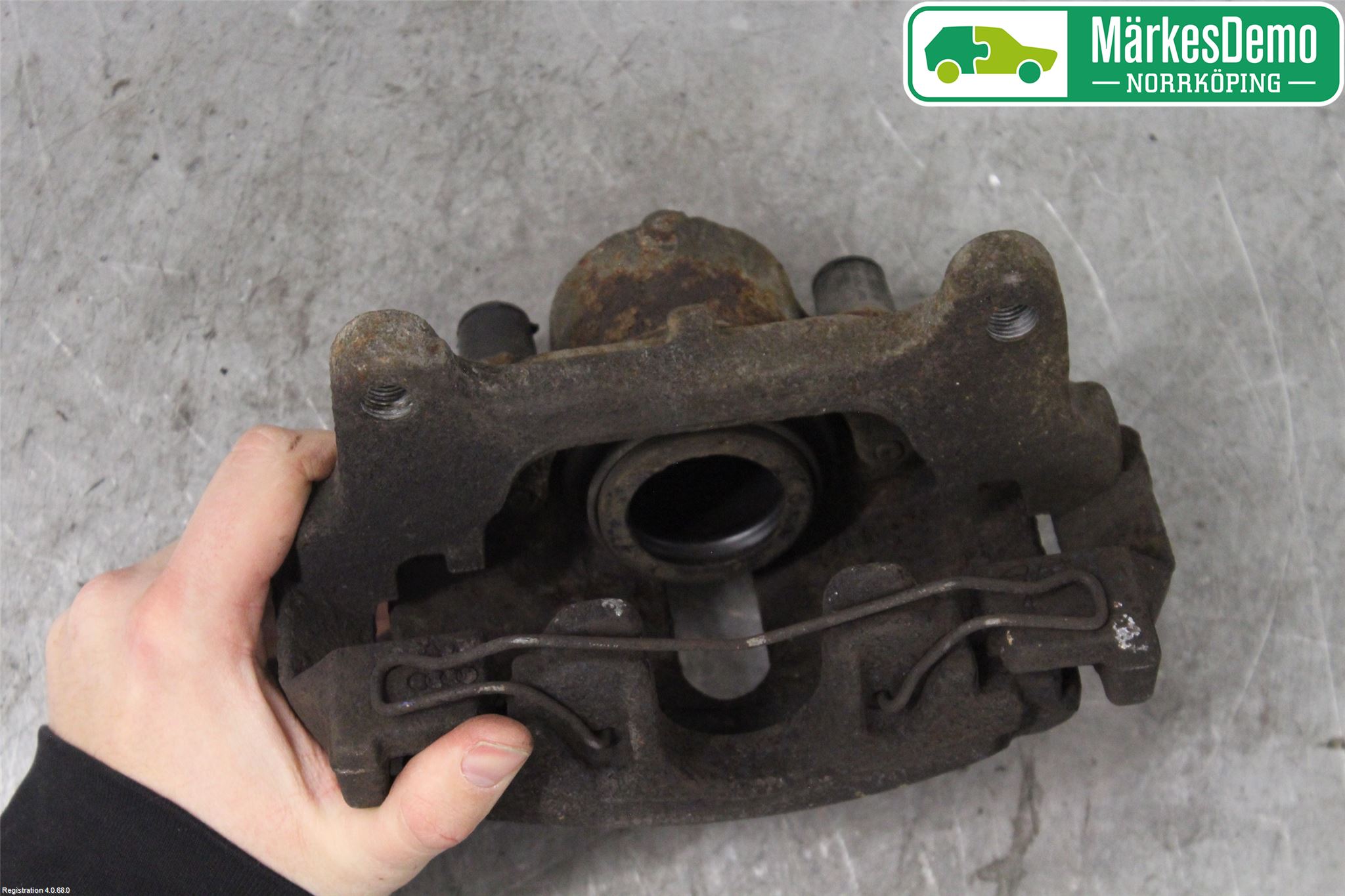 Volkswagen VW PASSAT 11-14 Bromsok Fram Höger