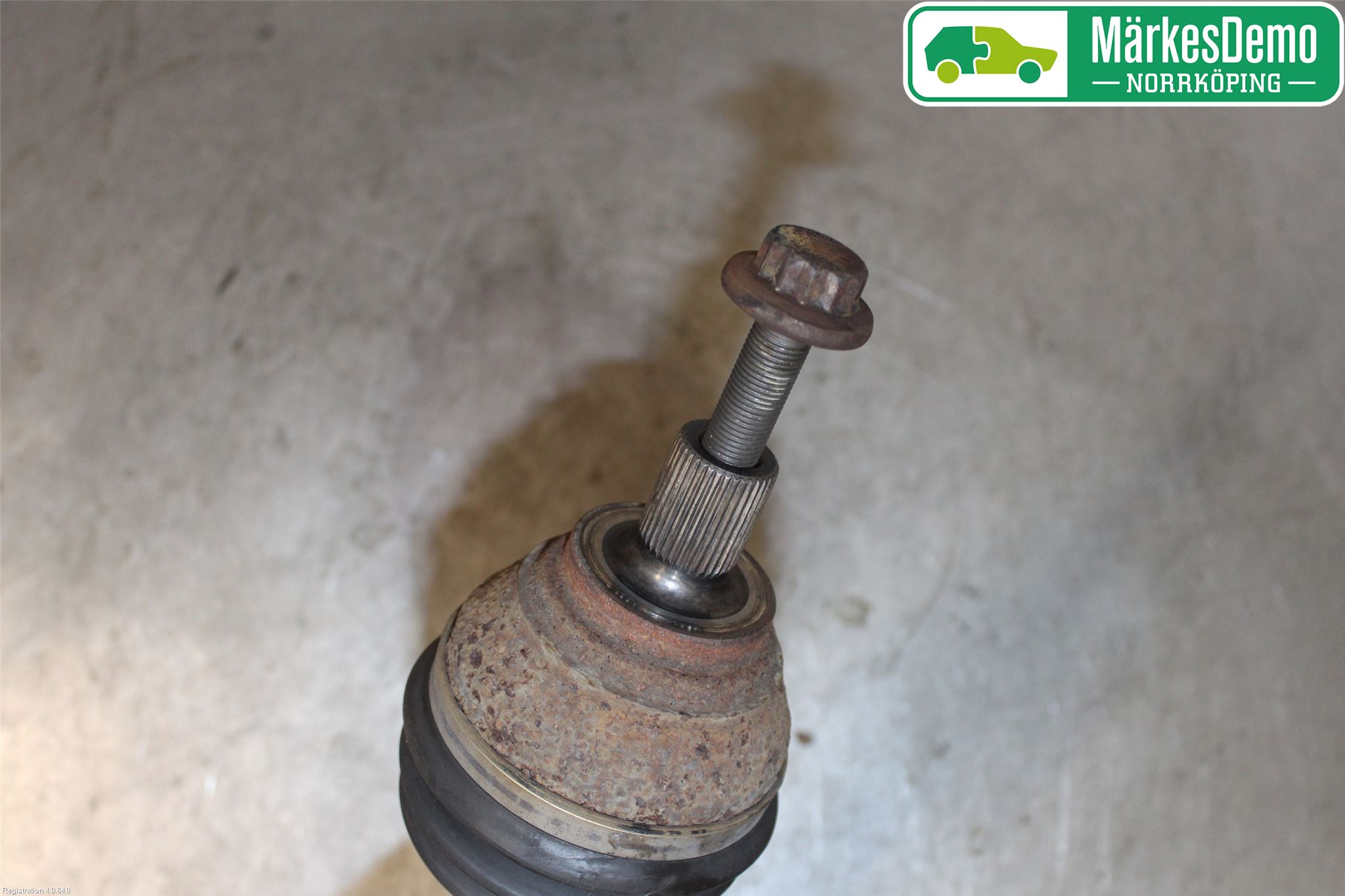 Volkswagen VW CADDY 11-15 Drivaxel Fram Vänster
