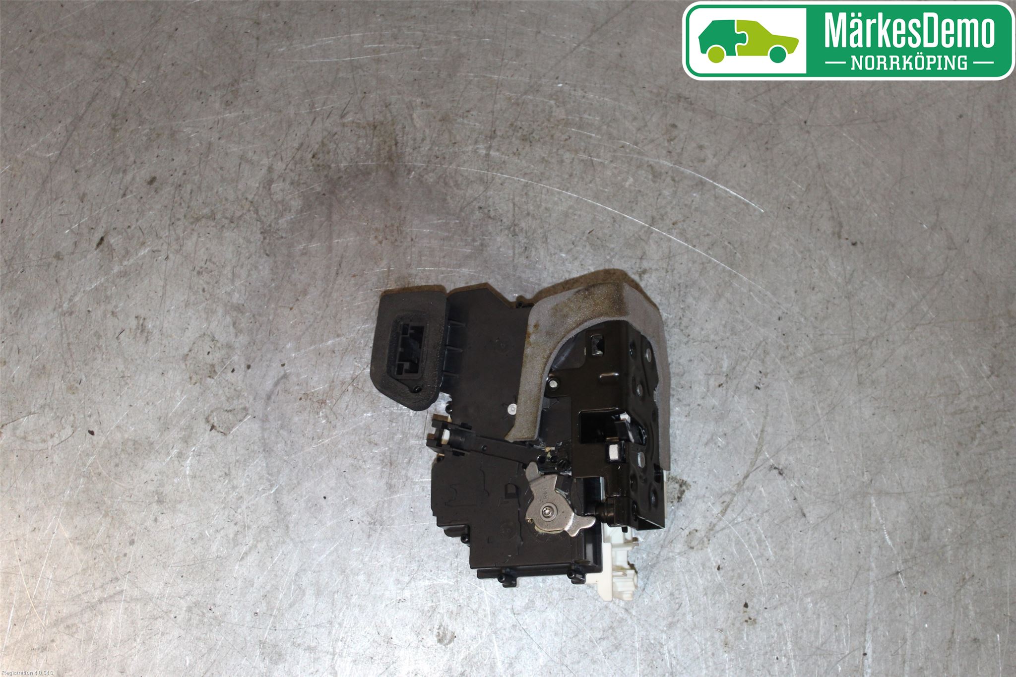 Audi A6 F2/C8 19- Låskista-Dörrlås