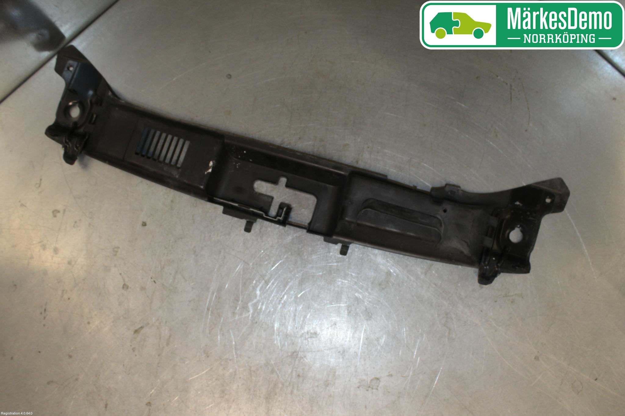 Volvo V50 04-07 Täckplast Front