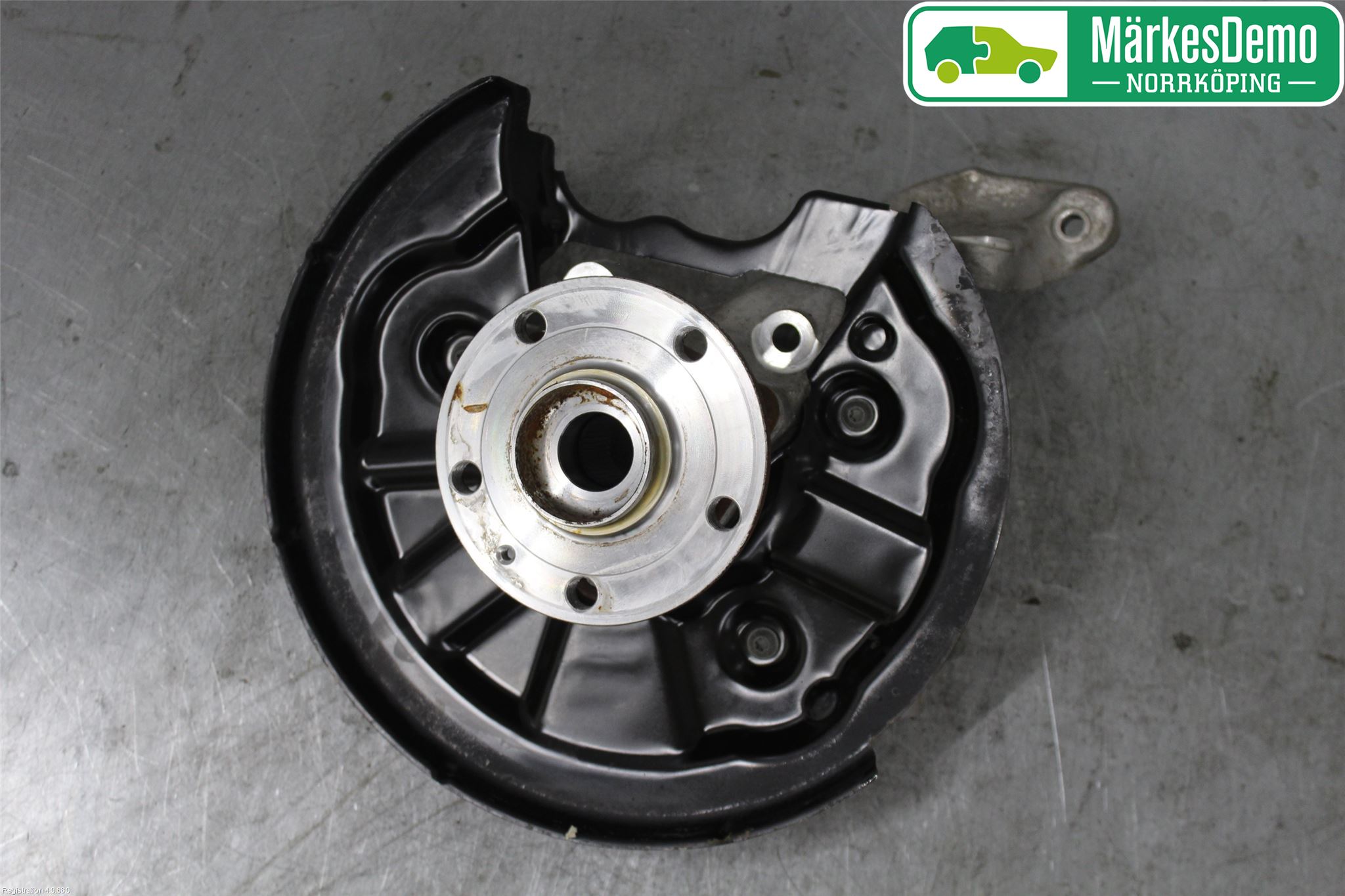 Skoda SUPERB 16-24 Hjullagerhus-Spindel Hö B