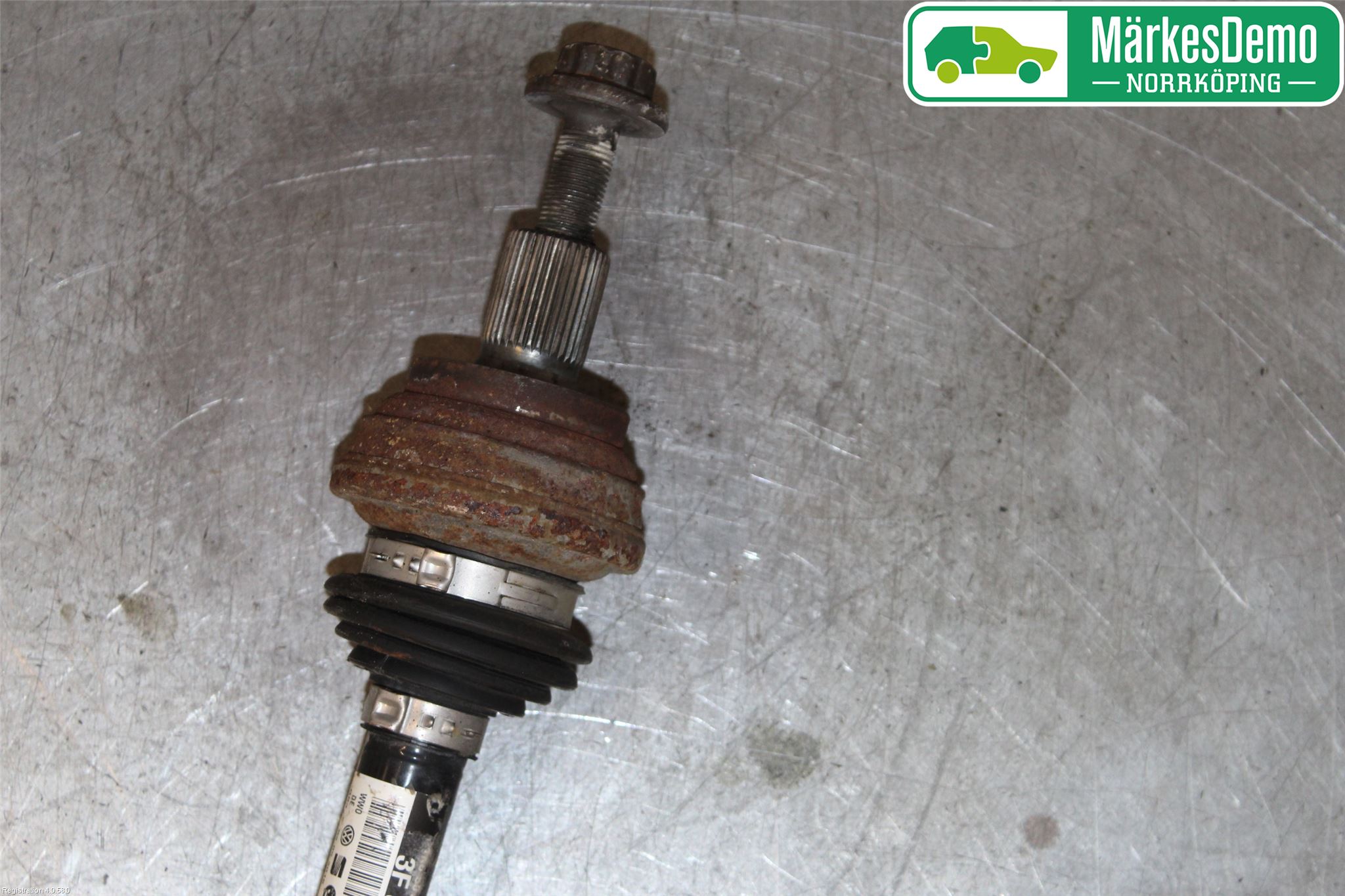Volkswagen VW PASSAT 11-14 Drivaxel Bak Vänster