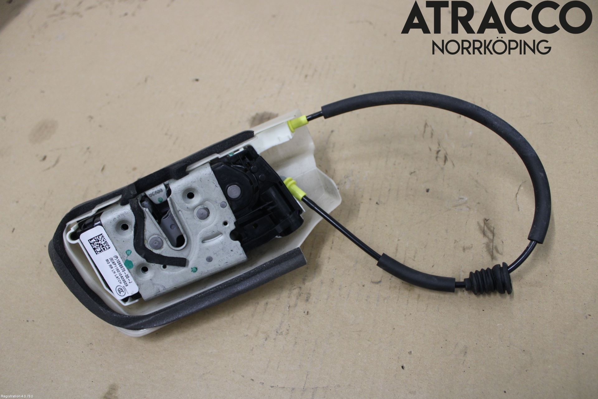 Tesla MODEL 3 17- Låskista-Dörrlås