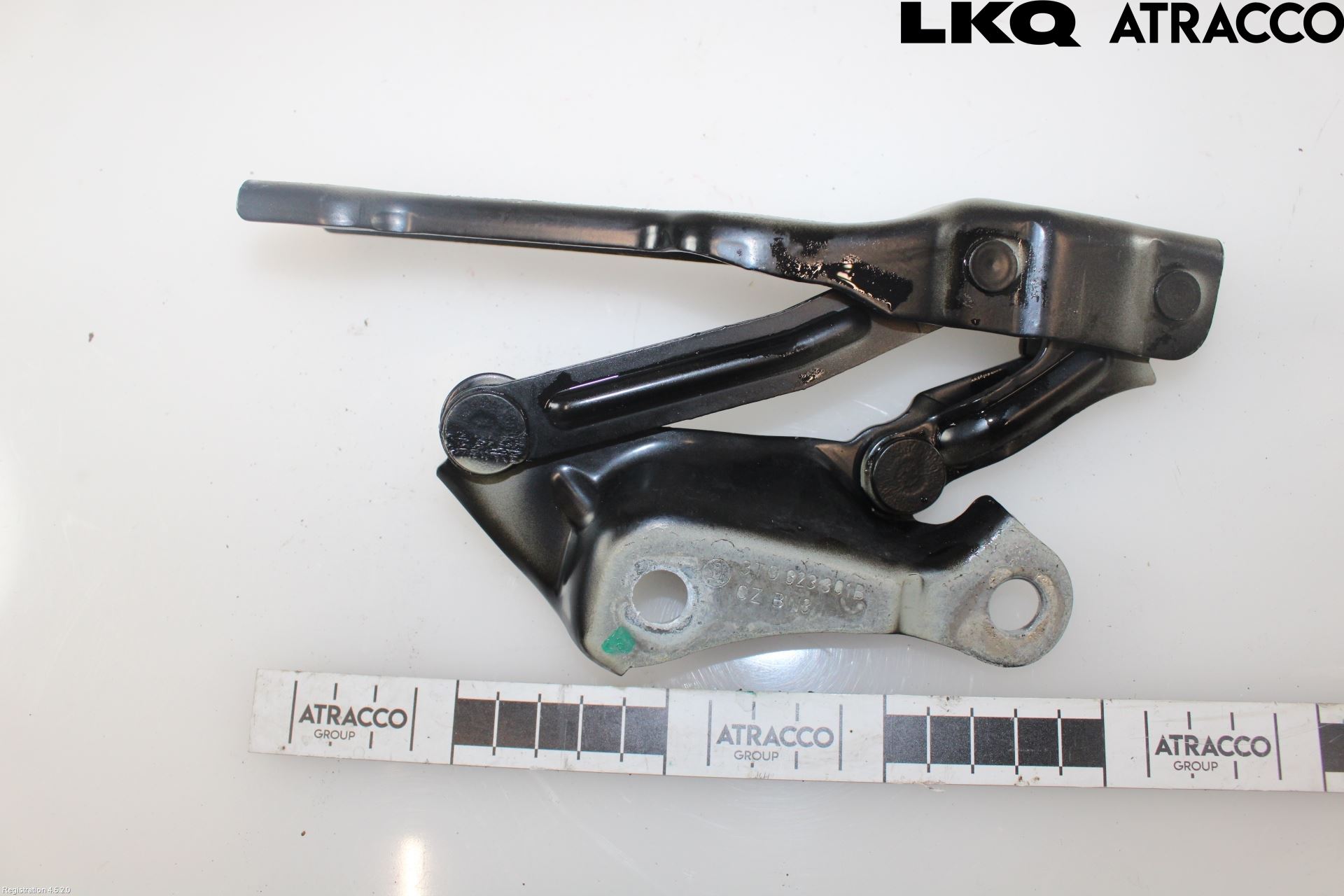 Skoda SUPERB 09-15 Huvgångjärn