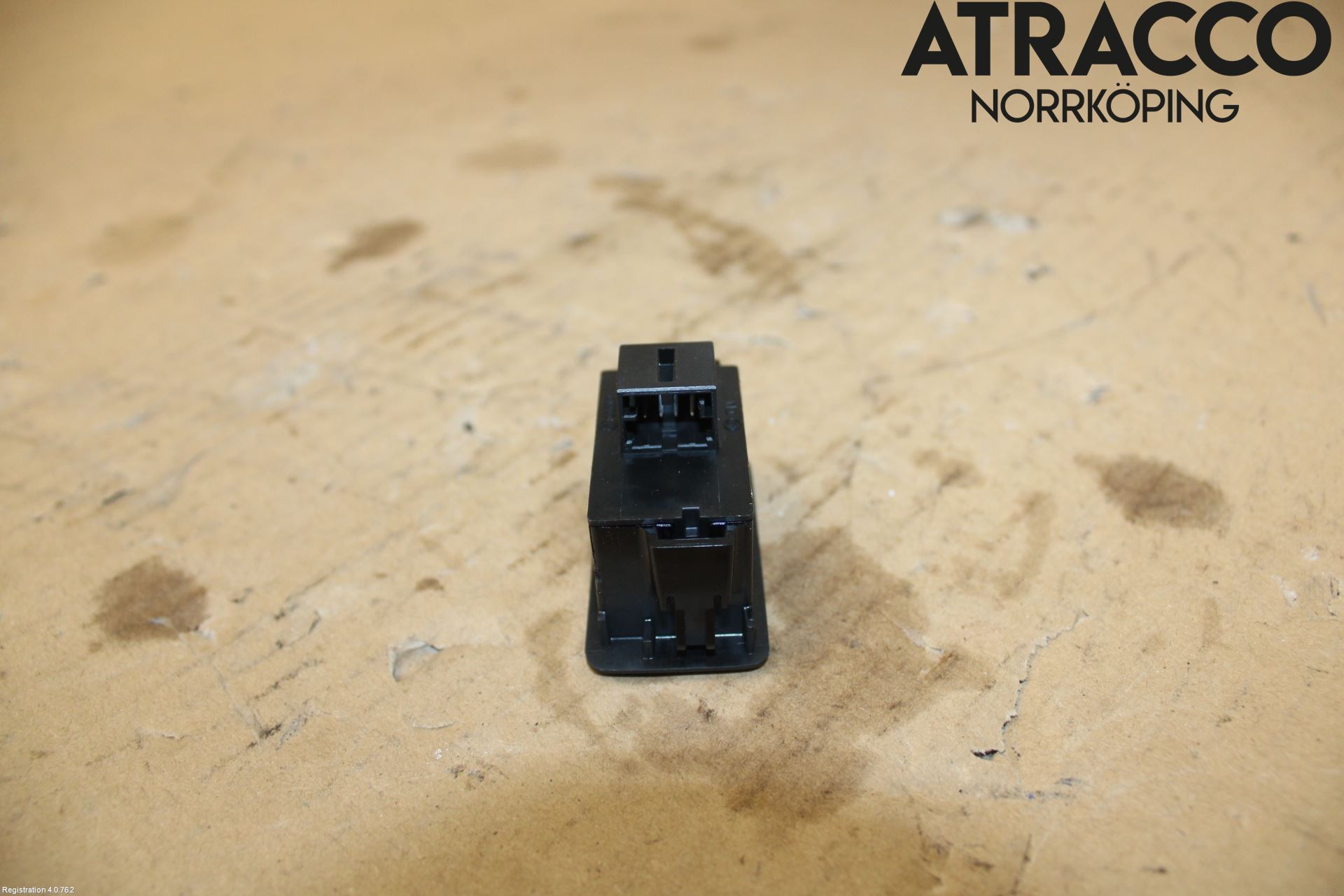 Audi A6 F2/C8 19- Strömställare Baklucka