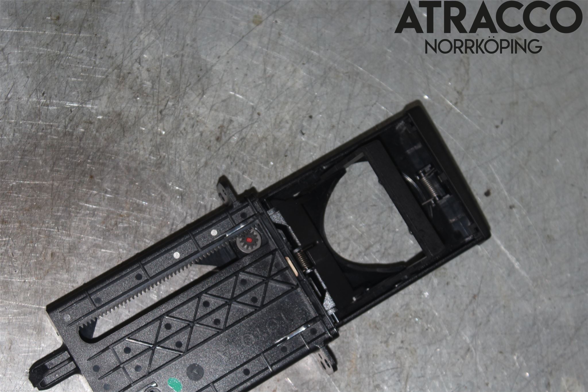 Toyota AVENSIS 03-06 Mugghållare