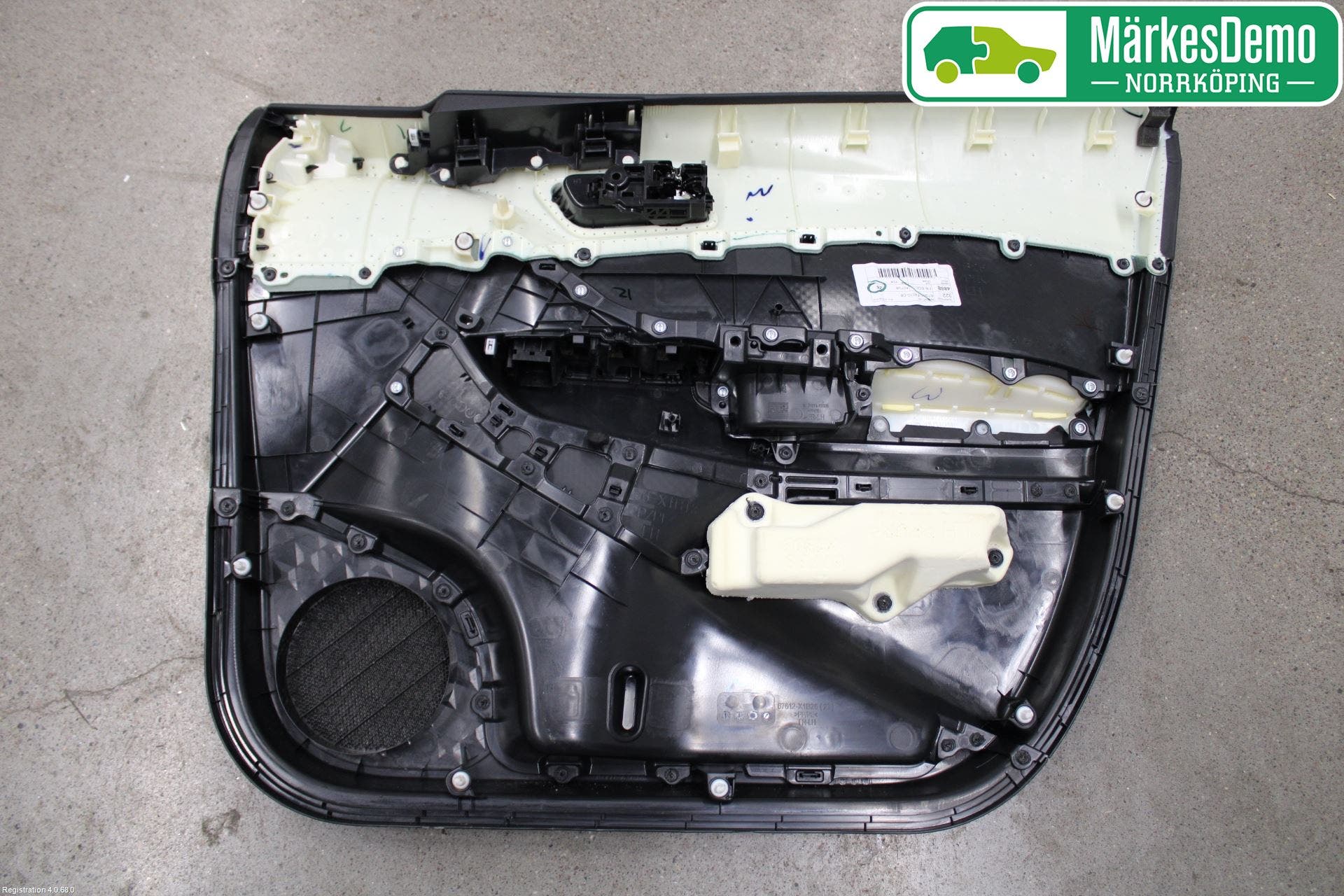 Toyota C-HR 16-23 Dörrklädsel Vä