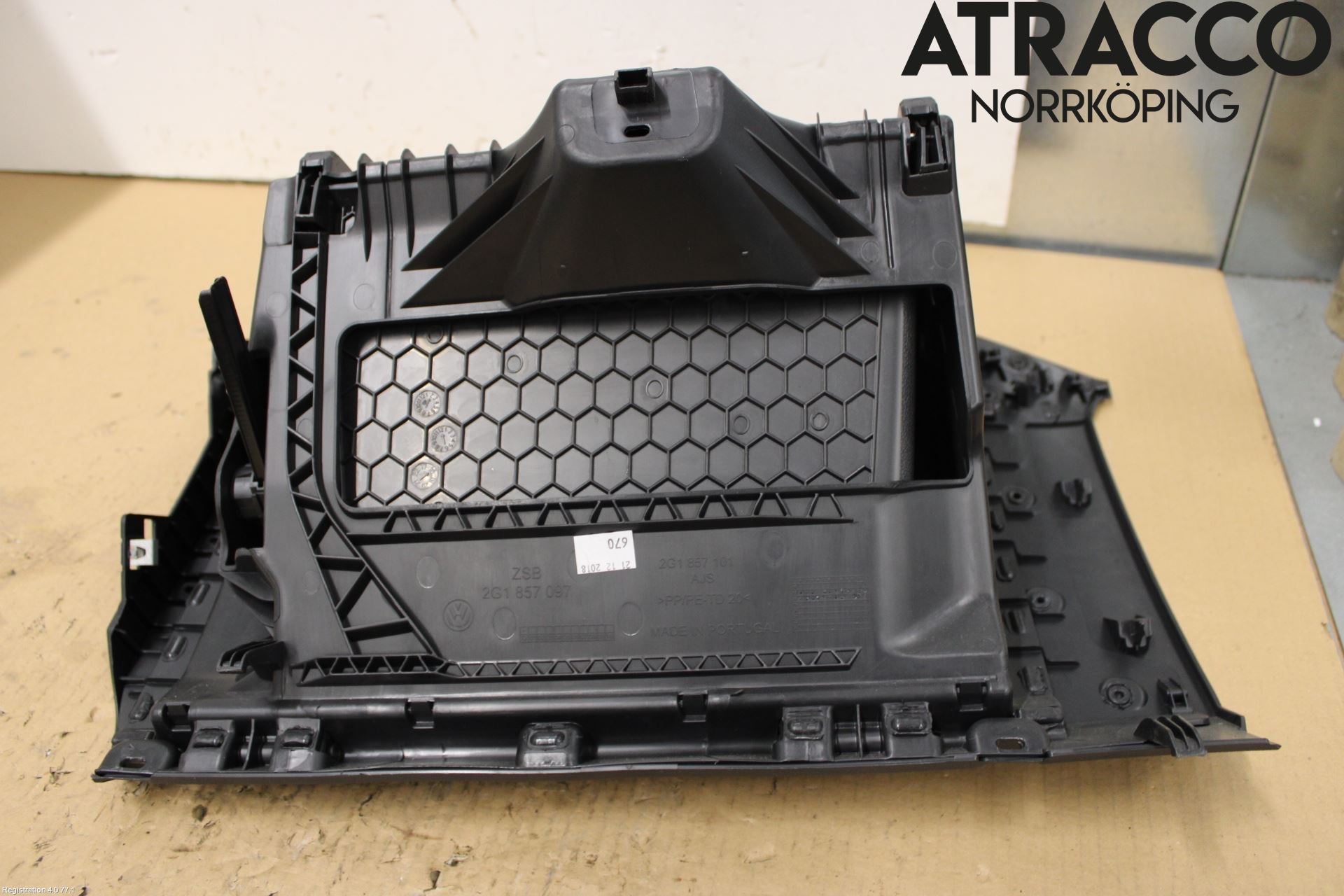 Volkswagen VW POLO VI 18->> Handskfack