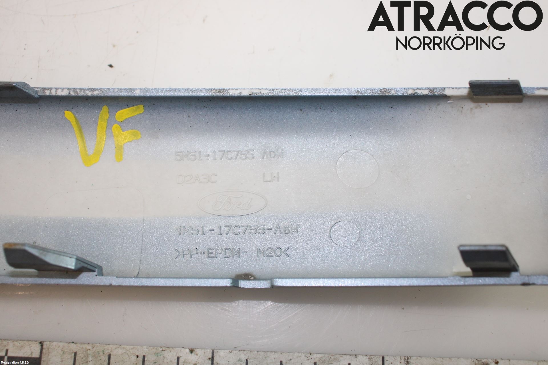 Ford FOCUS     04-07 Stötfångarlist Fram