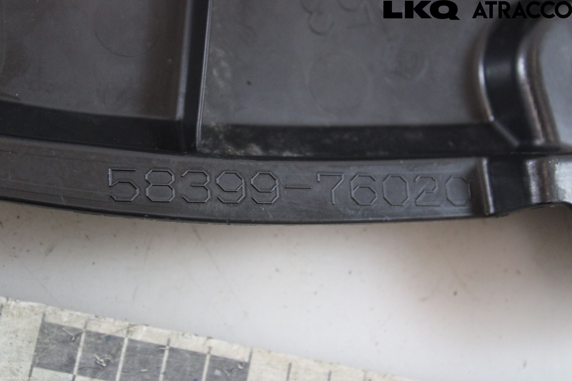 Lexus UX/300e 19- Hasplåt Plåt-Plast