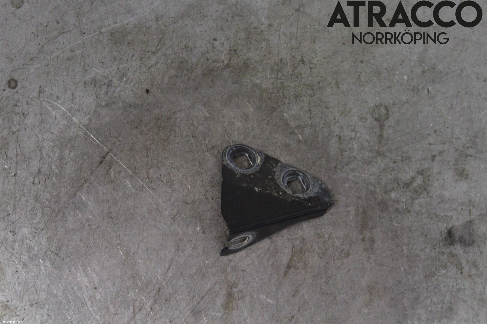 Jaguar E-PACE 17- Skärmfäste Fram Hö