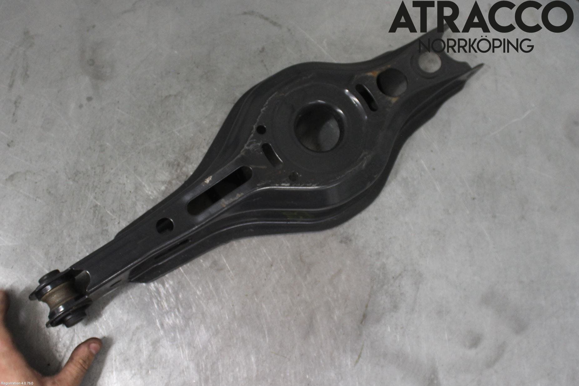 Toyota COROLLA 19- Bärarm Bak Höger