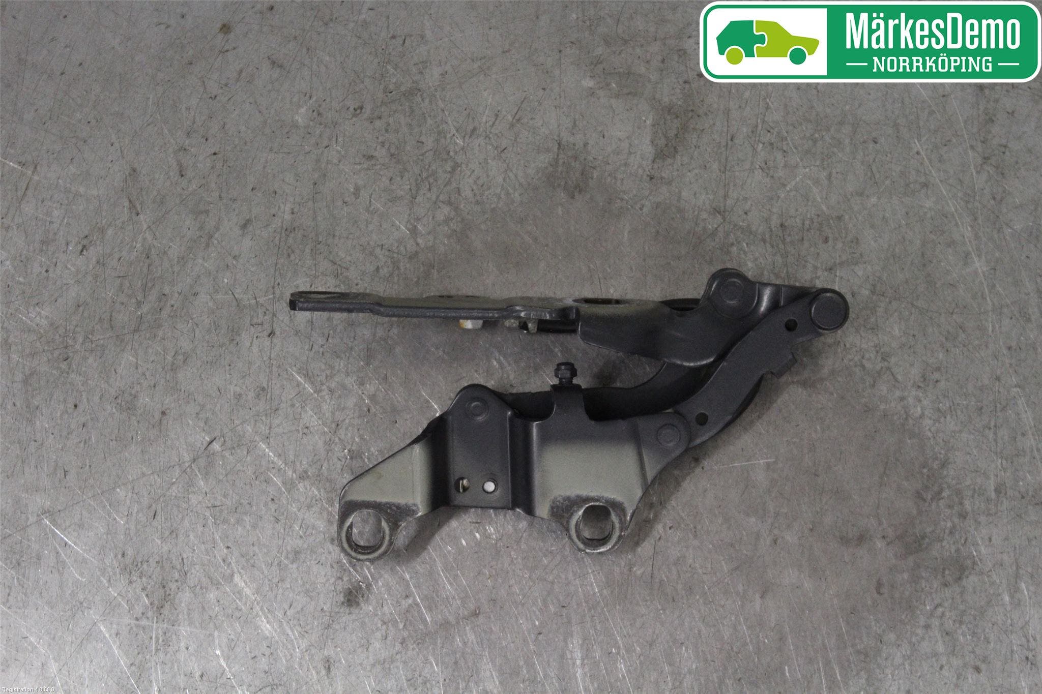 BMW 3 E90/91 SED/TOU 05-12 Huvgångjärn