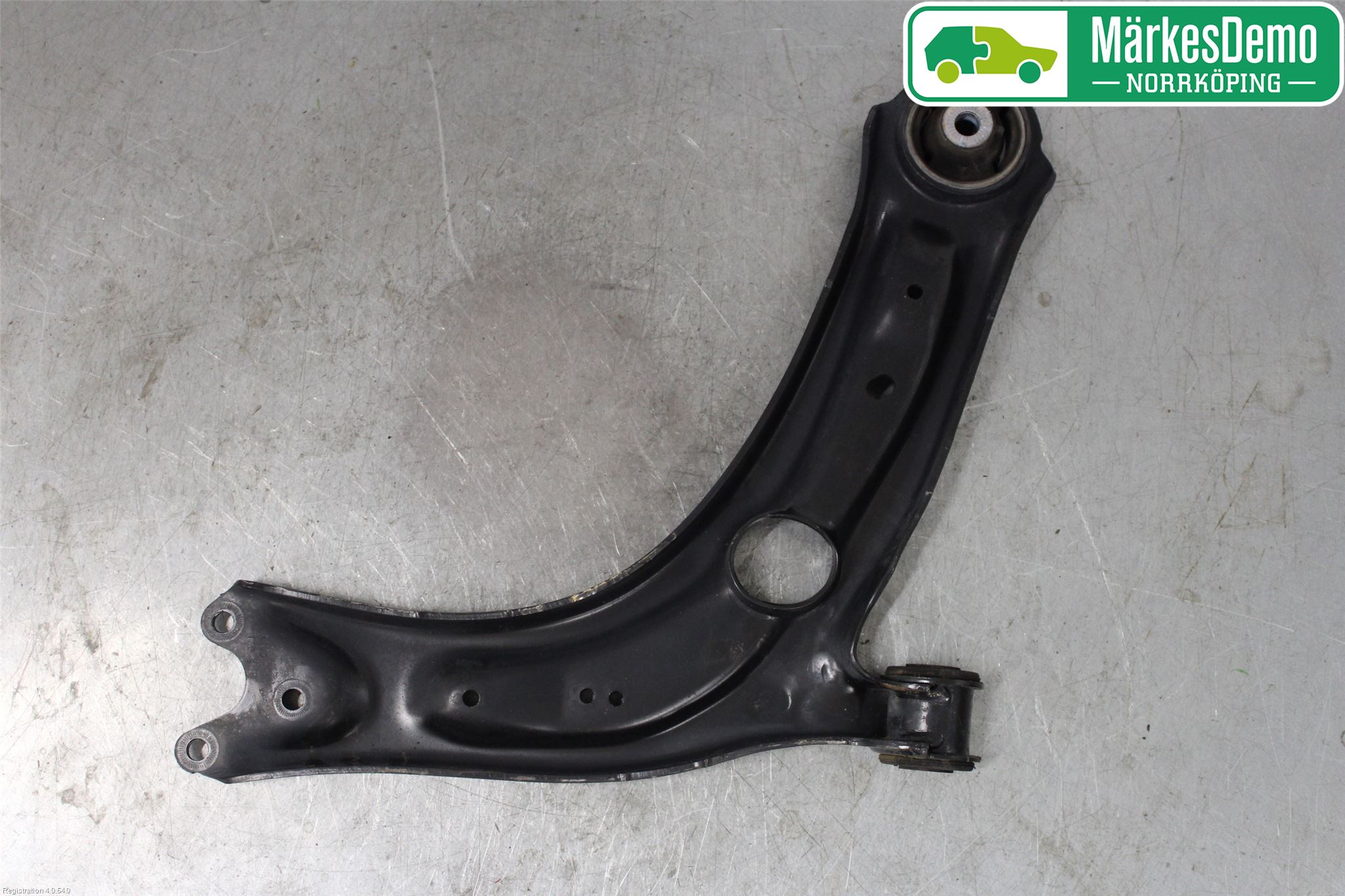 Volkswagen VW PASSAT 15-19 Bärarm Fram Undre Vä