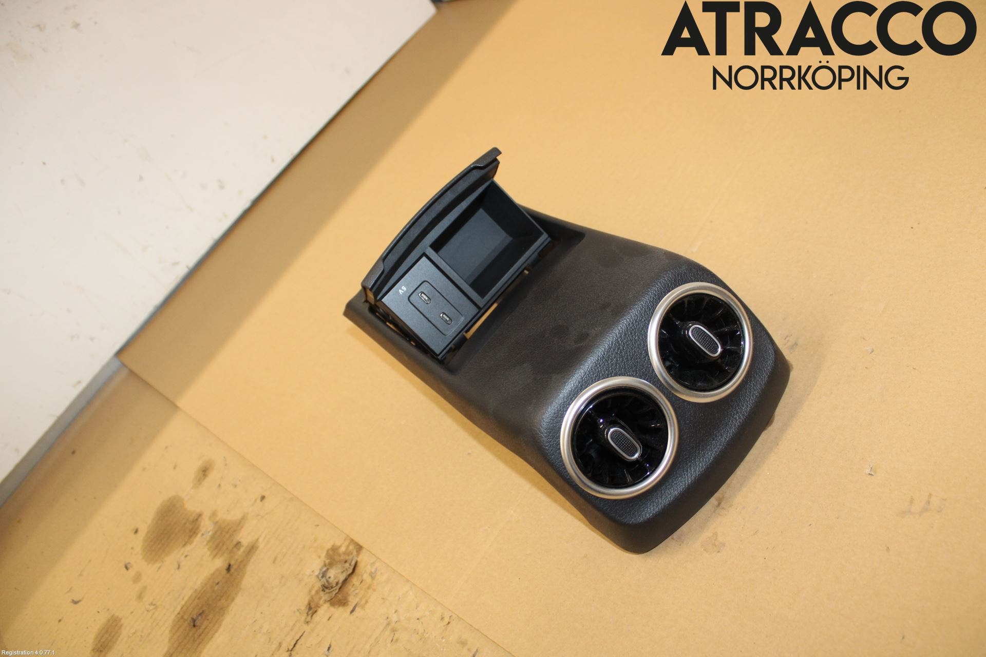 Mercedes-Benz MB A-KLASS (W177) 18- Instrumentkonsoll Mitt