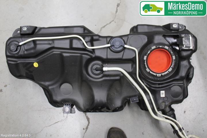 Skoda SCALA 19- Bränsletank Insprutning