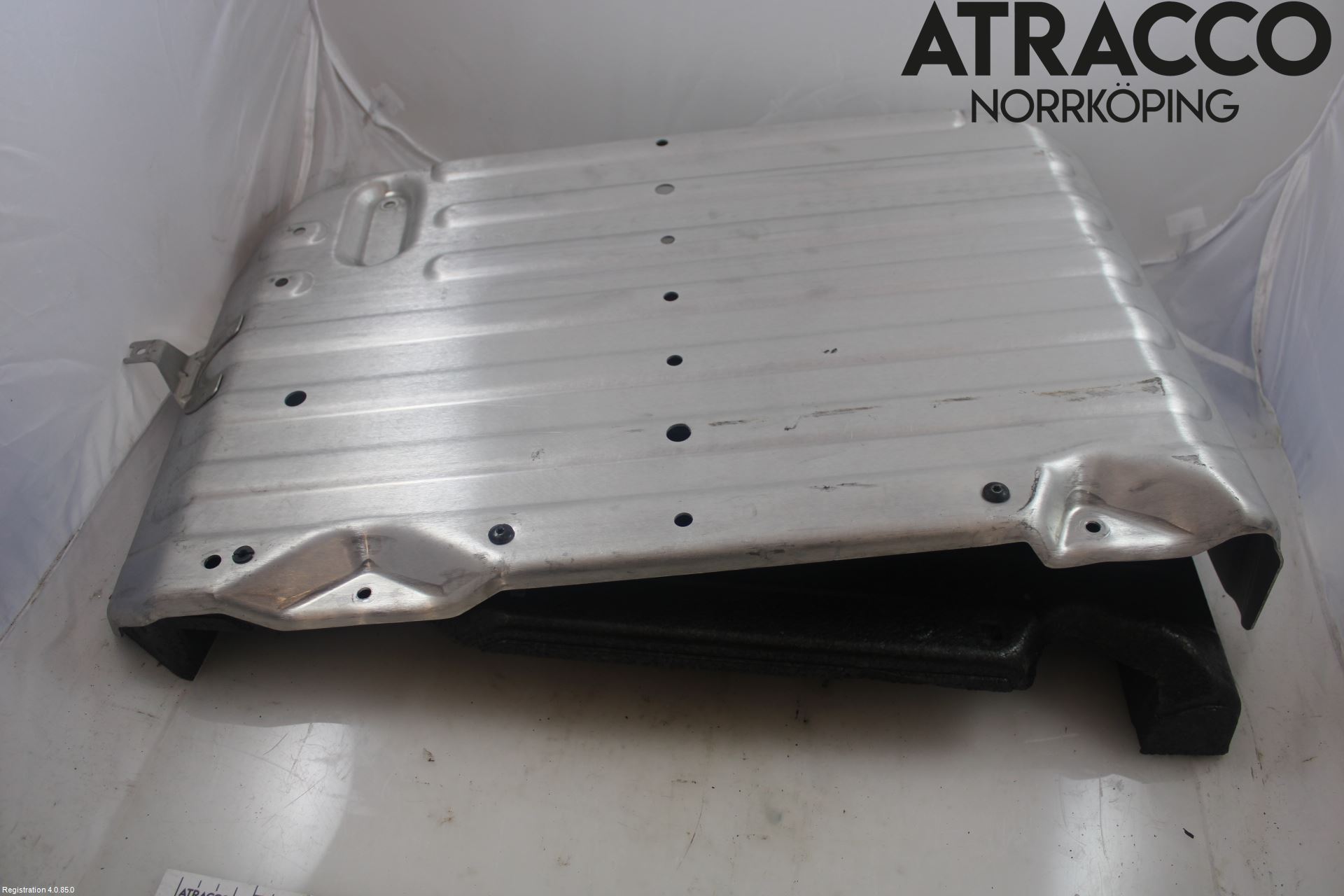 Volkswagen VW TRANSP/CARAVELLE (T7) 22-24 Hasplåt Plåt-Plast