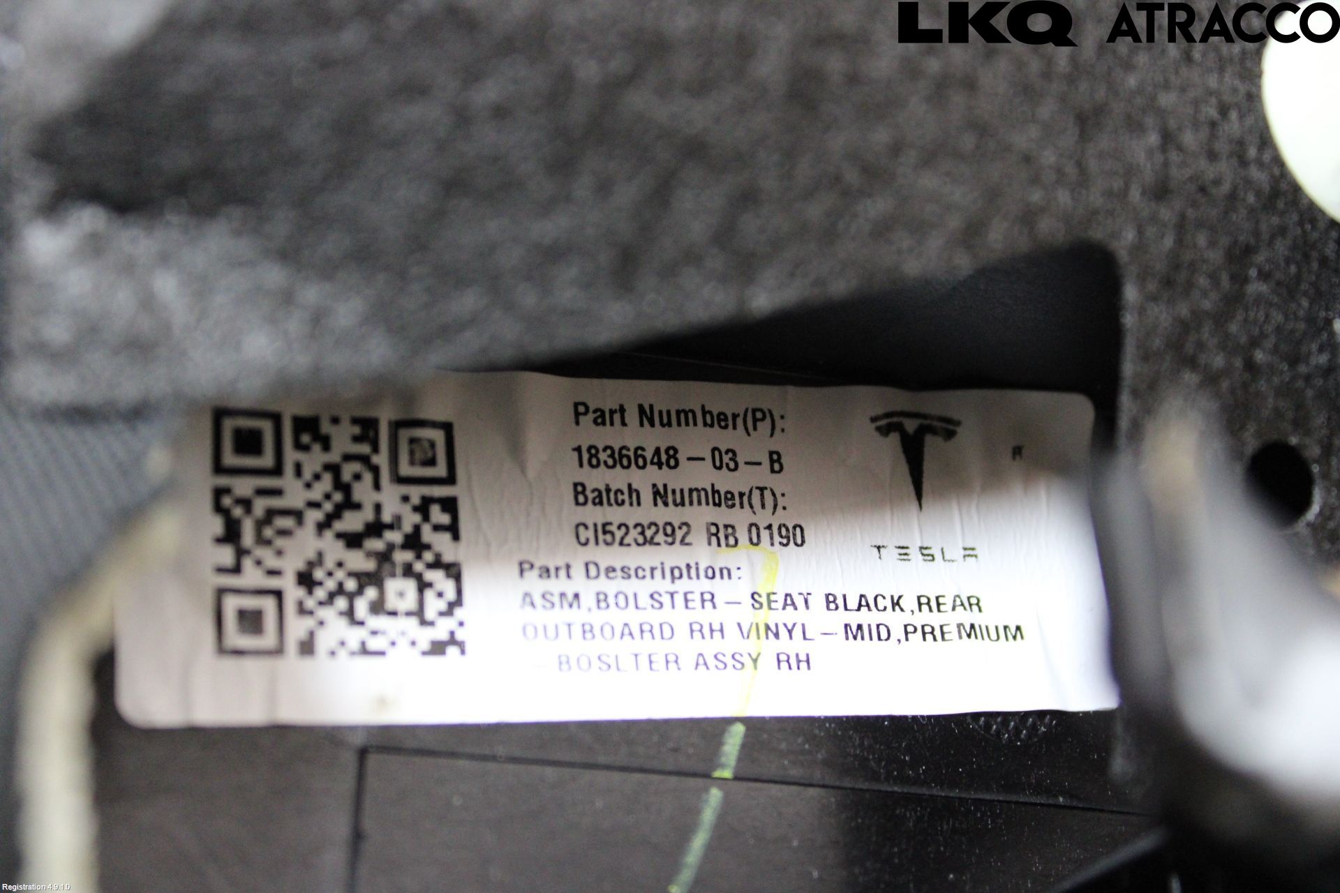 Tesla MODEL 3 17- Inredning Ryggdyna Bak