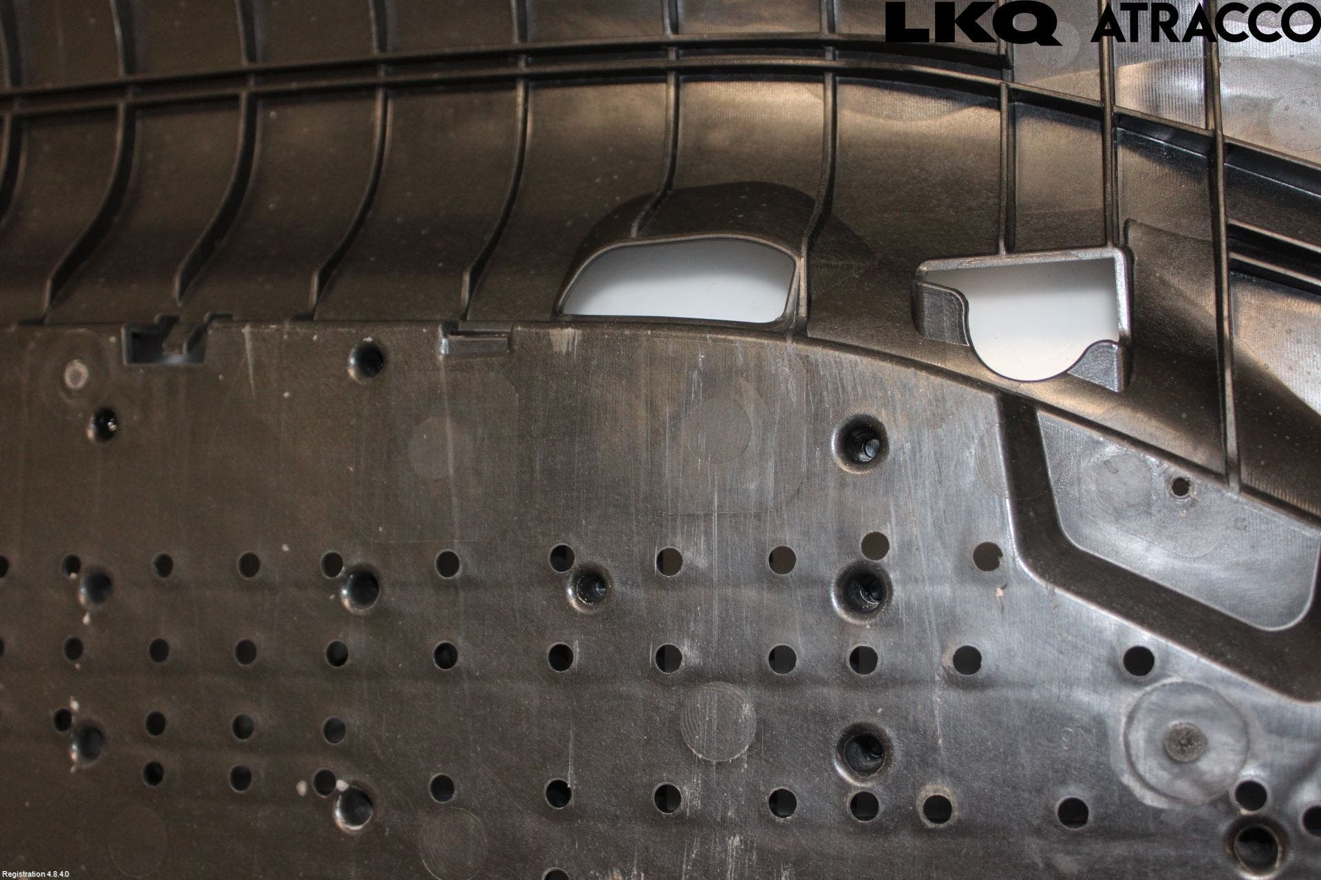 Audi A4/S4 B9 20- Hasplåt Plåt-Plast