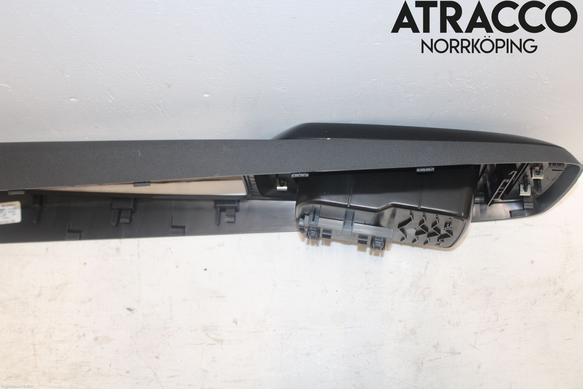 Volkswagen VW ID.4 21- Instrumentkonsoll Mitt