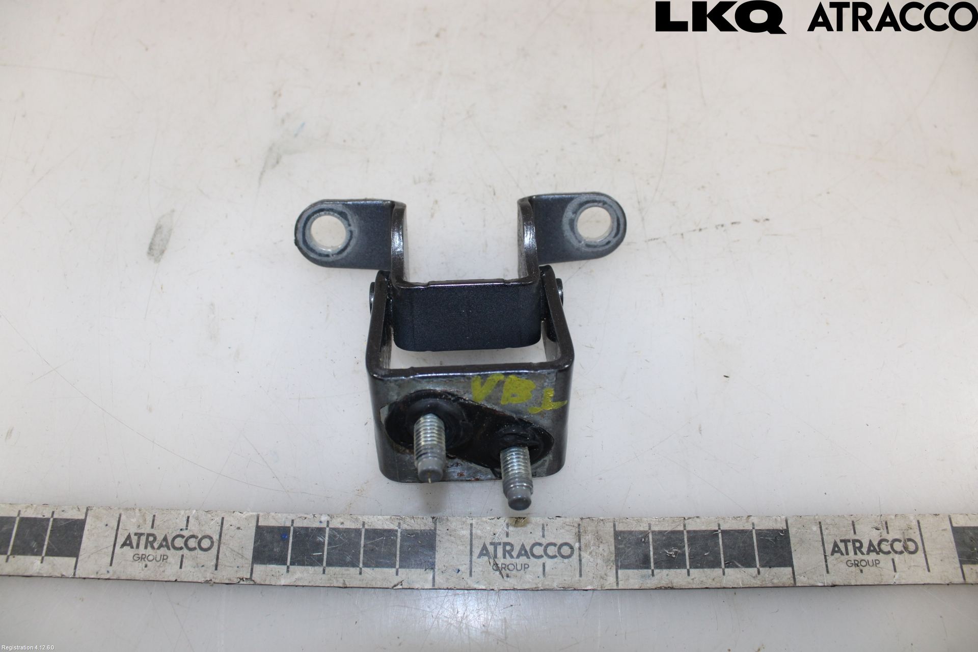 MG 4 23- Bakluckegångjärn Vä