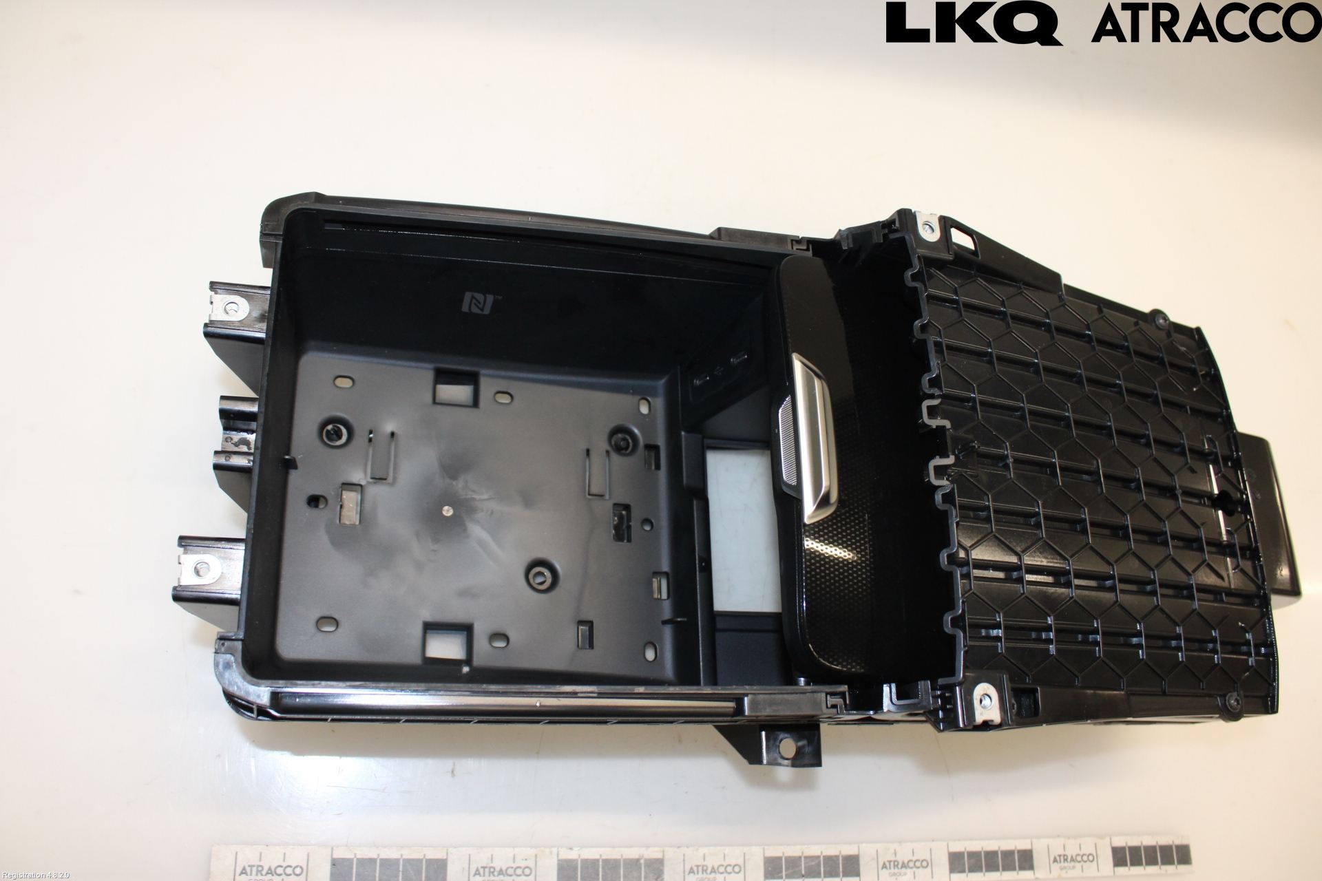 Mercedes-Benz MB EQE (V295) 22- Instrumentkonsoll Mitt