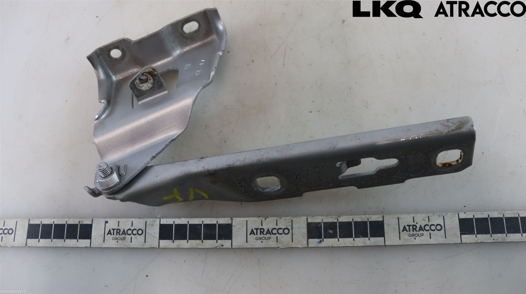 Audi A4 12-15 Huvgångjärn