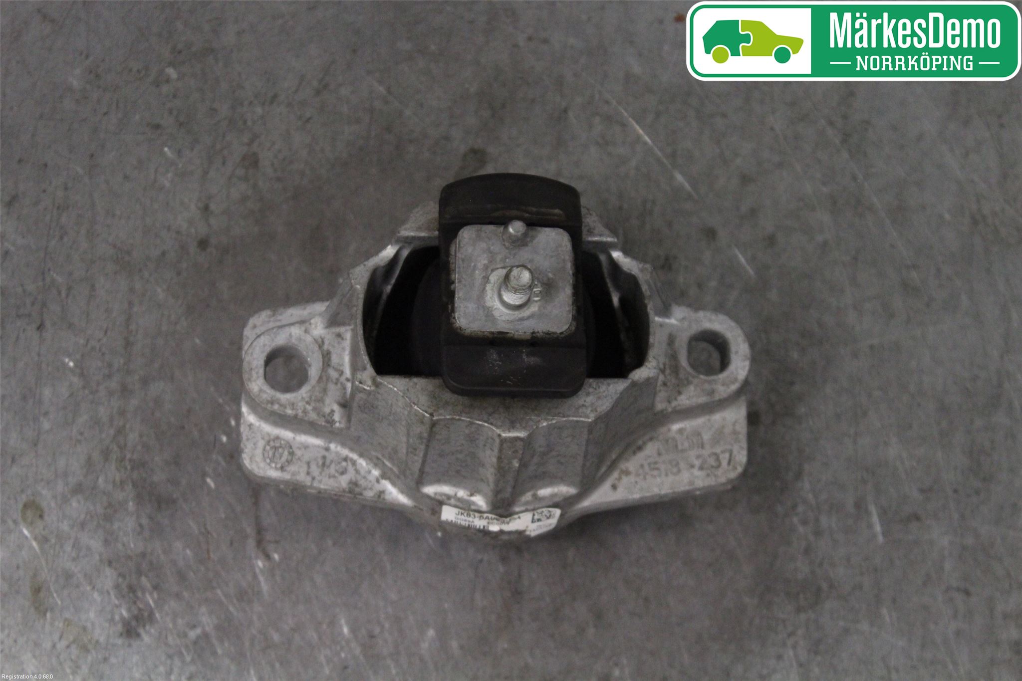 Jaguar F-PACE Motorfäste