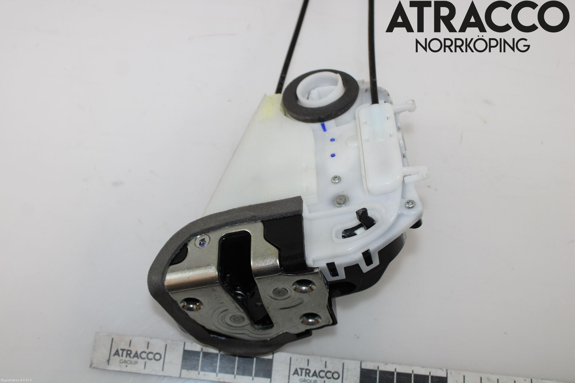 Toyota YARIS XP130 12-14 Låskista-Dörrlås