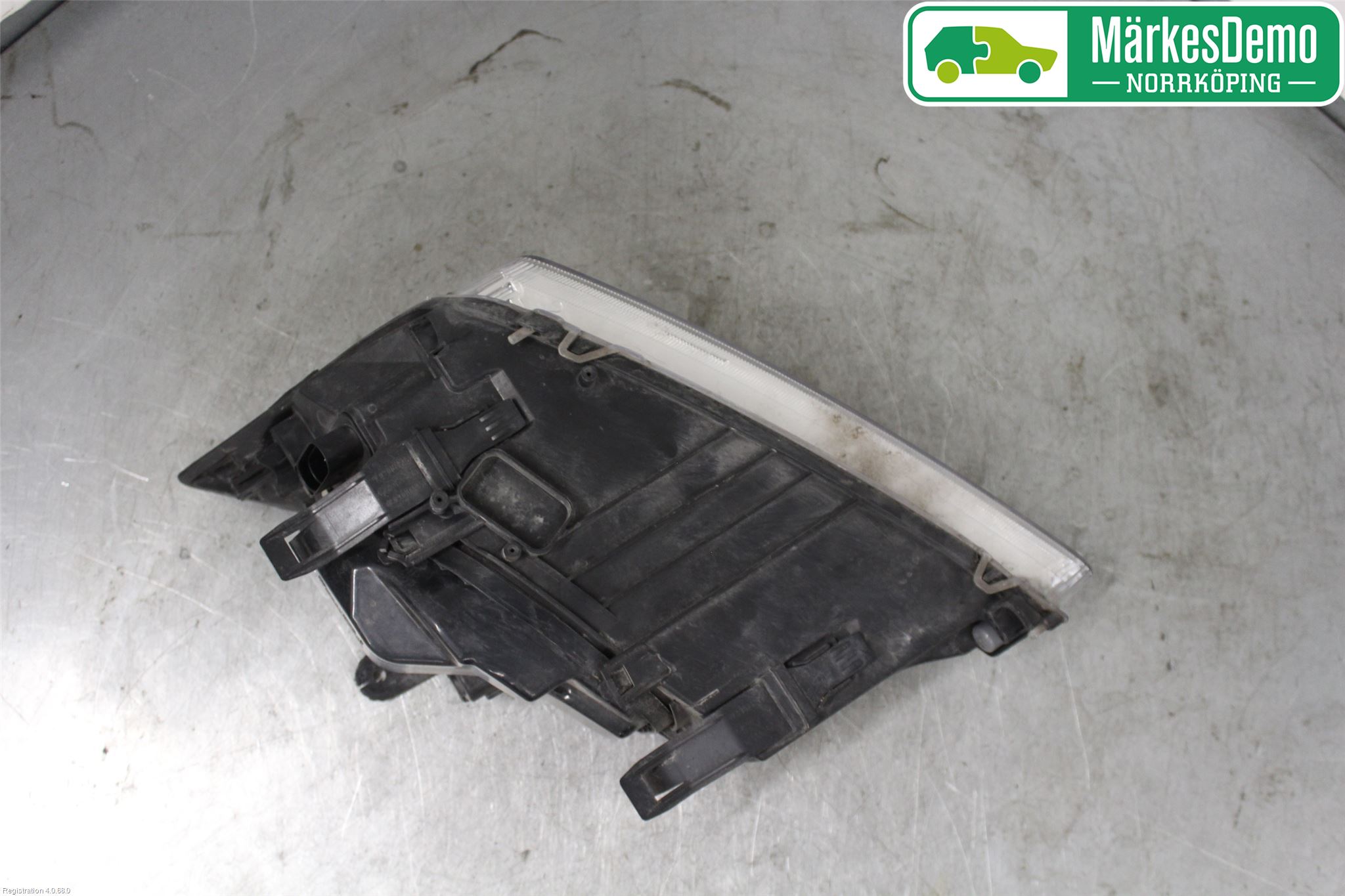 Ford FOCUS     04-07 Strålkastare Höger