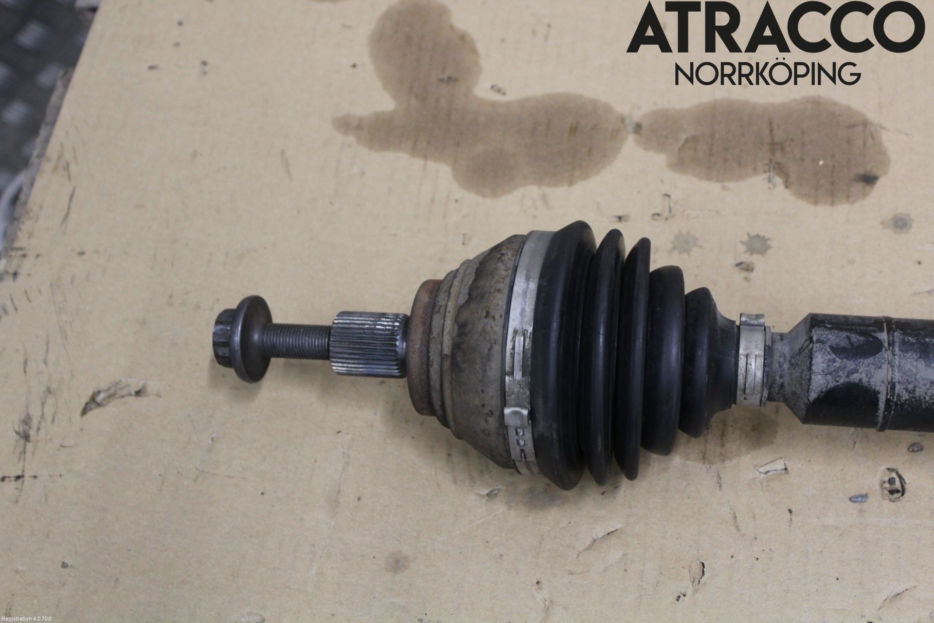 Volkswagen VW CADDY 16-20 Drivaxel Fram Höger