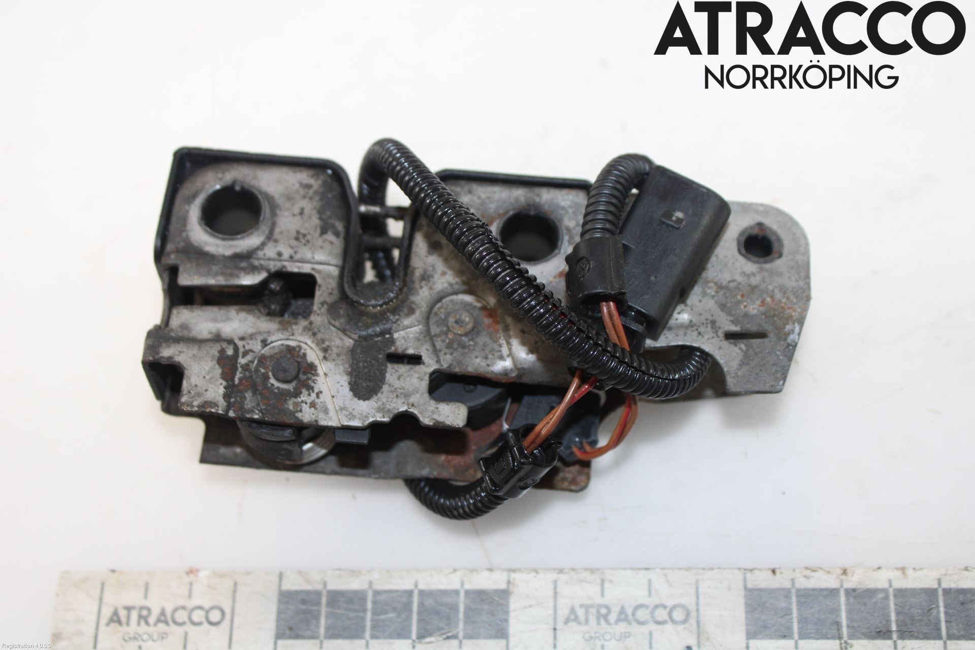 Volkswagen VW GOLF V 04-09 Huvlås