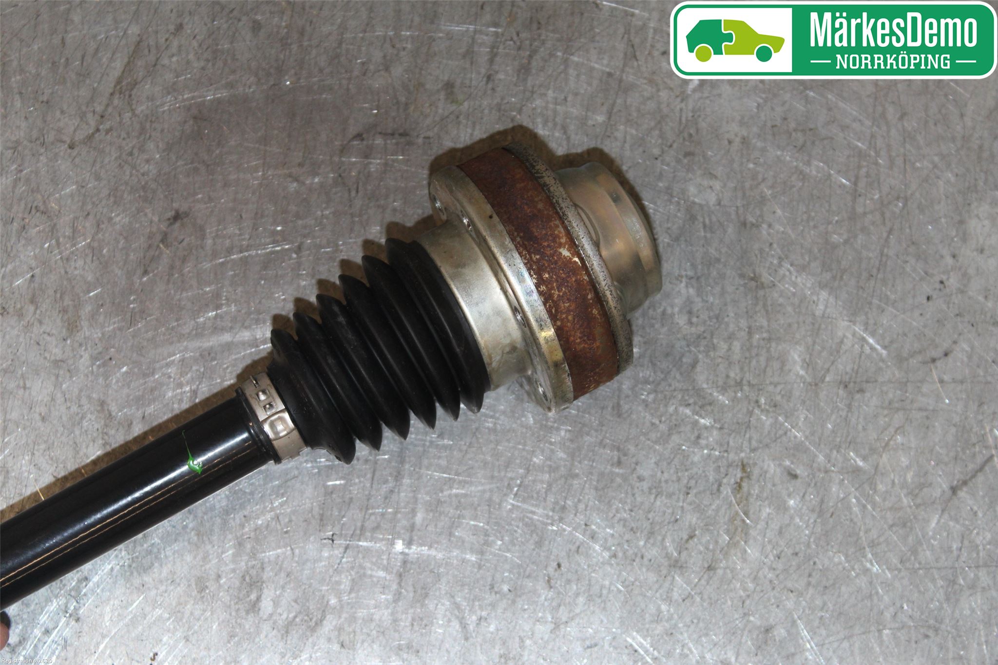 Volkswagen VW TIGUAN 16-24 Drivaxel Bak Höger