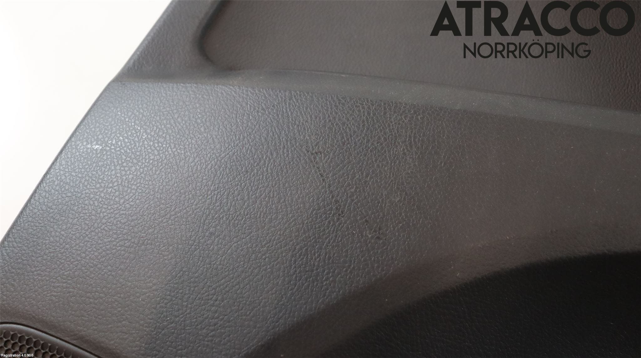 Toyota AVENSIS 16-18 Dörrklädsel Hö