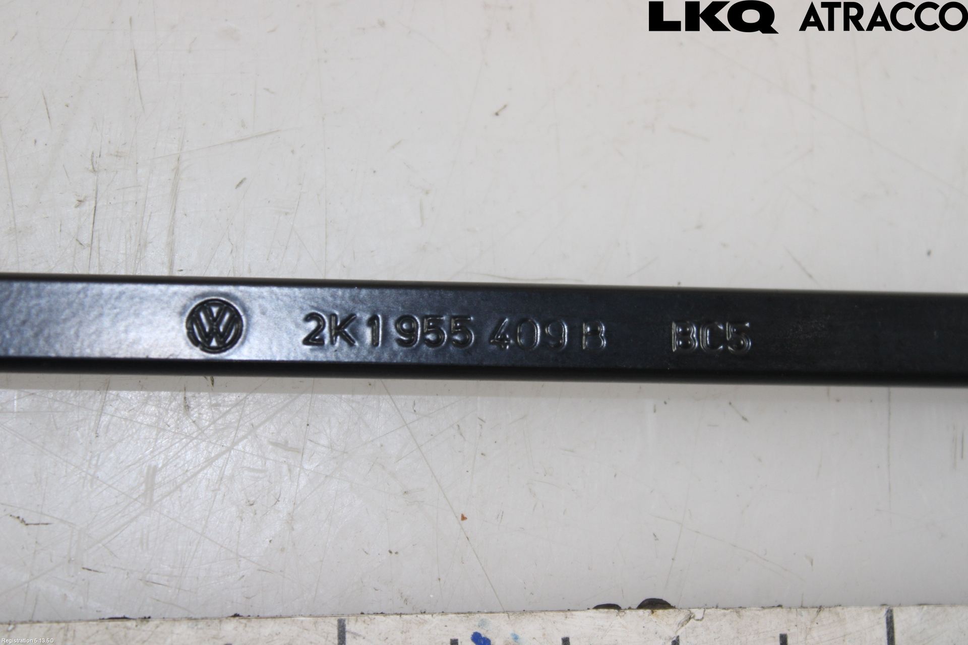 Volkswagen VW TOURAN 10-15 Torkararm Armar Vindruta