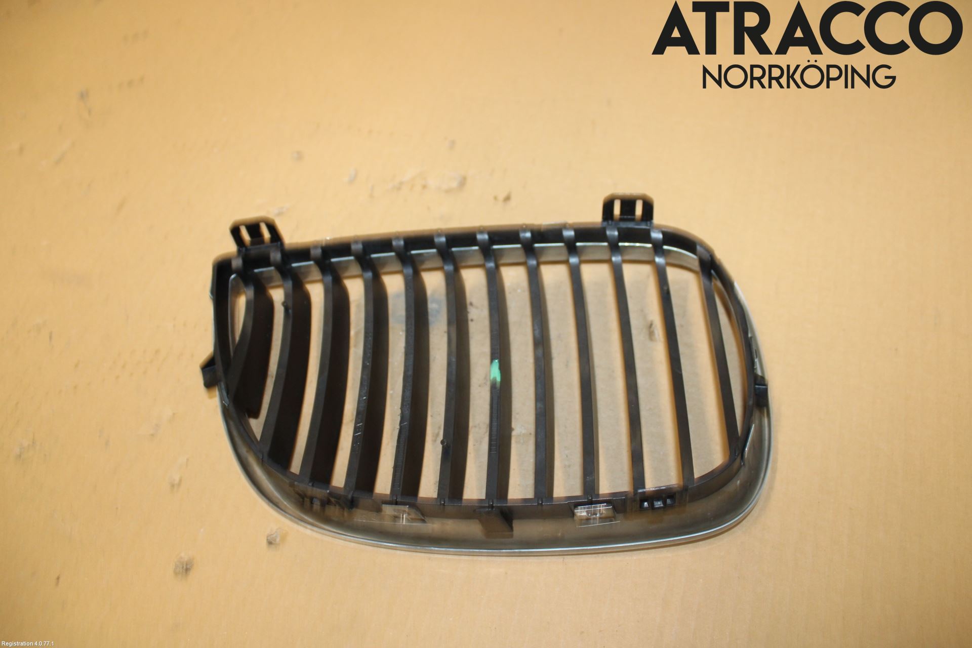 BMW 1 E87/81 5D/3D 03-11 Grilldel Vänster