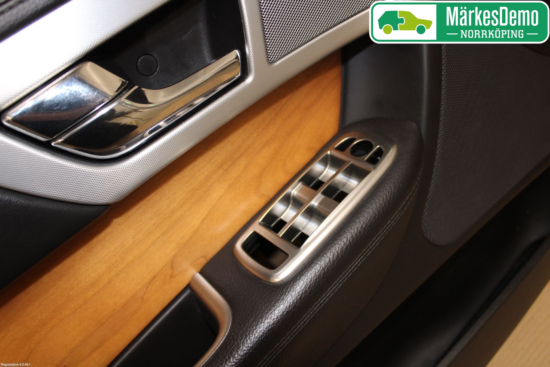 Jaguar XF 08-15 Dörrklädsel Vä