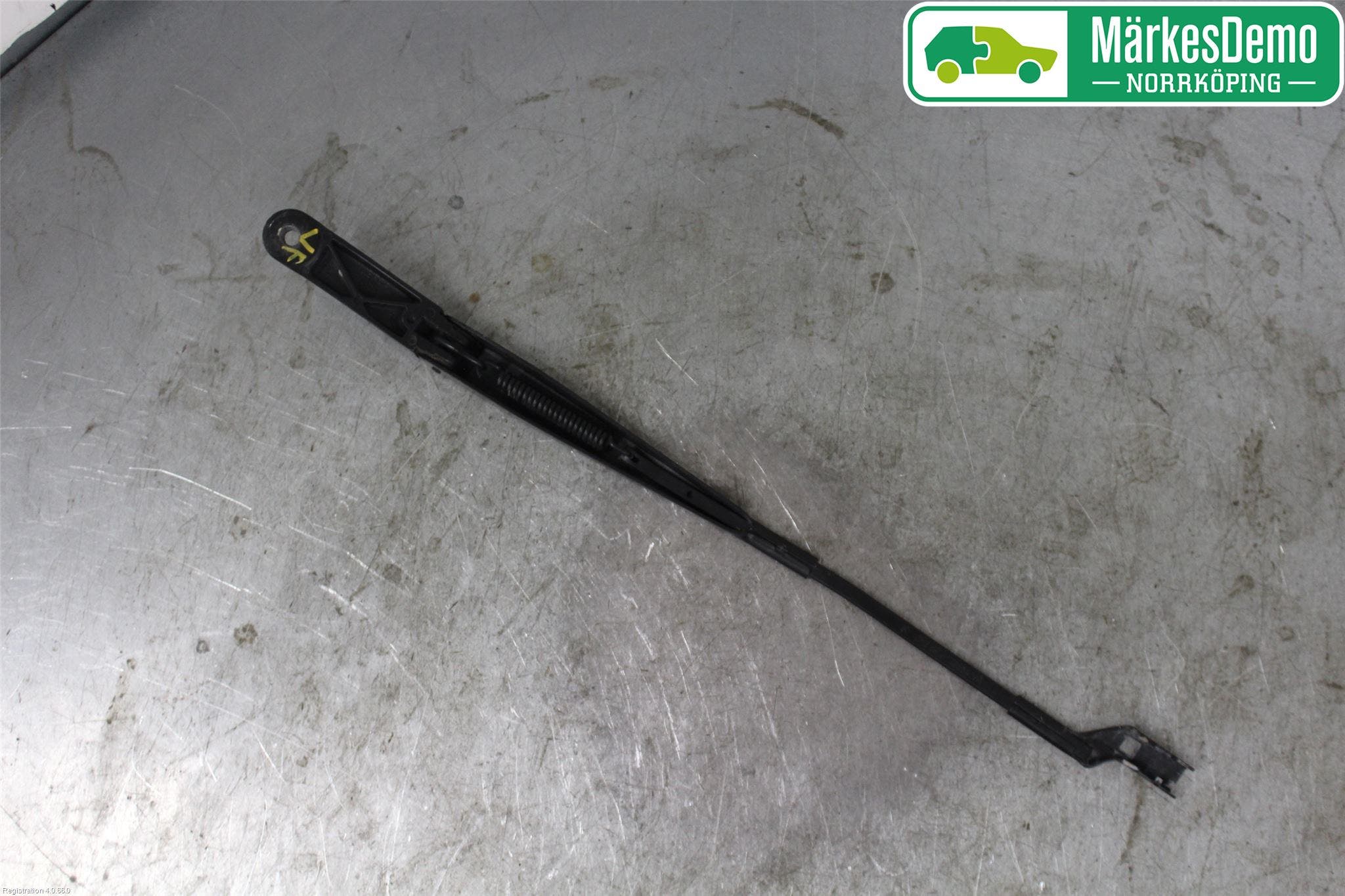 Volkswagen VW GOLF SPORTSVAN 15-20 Torkararm Armar Vindruta