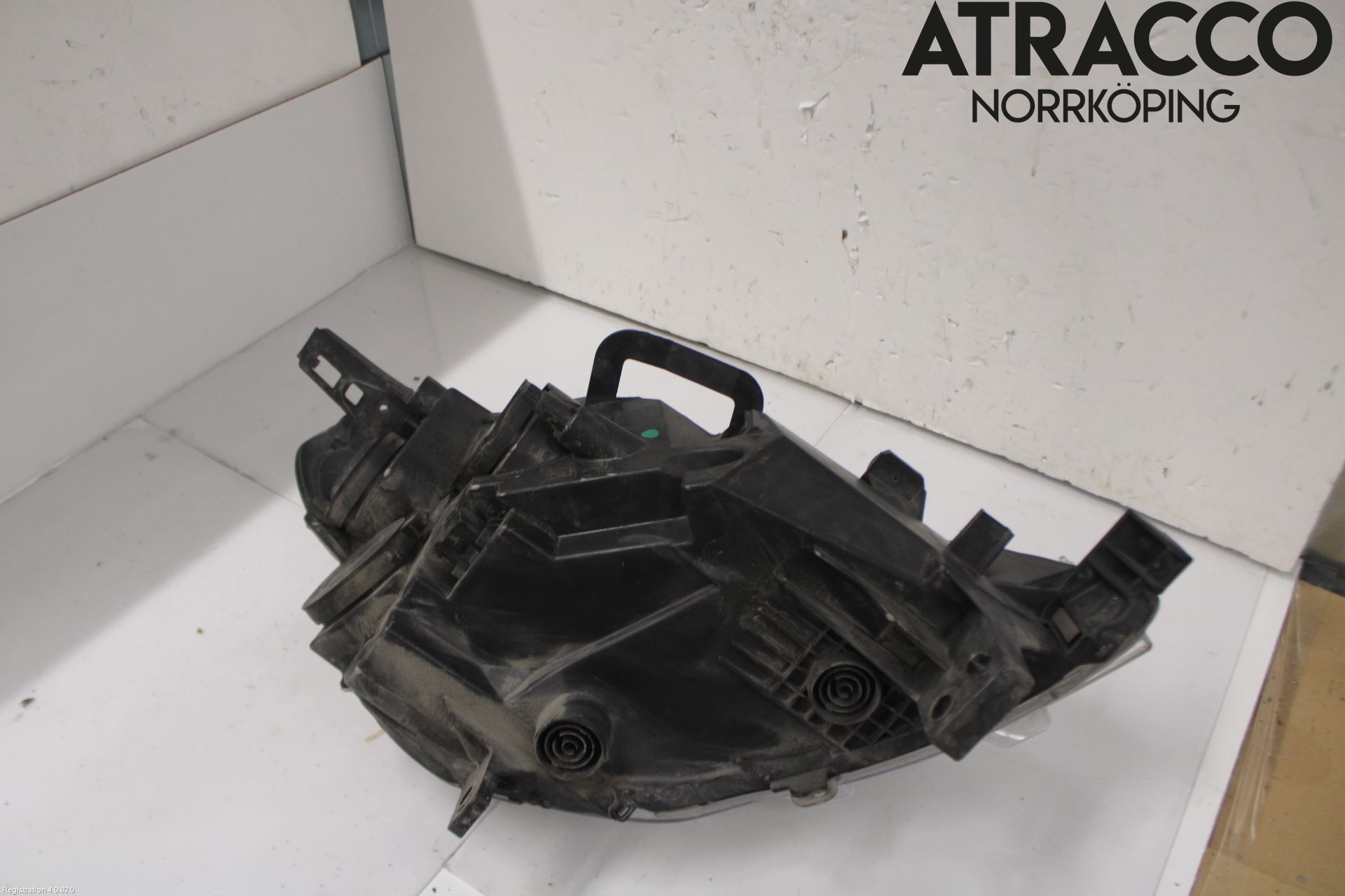 Peugeot PARTNER 08-15 Strålkastare Vänster