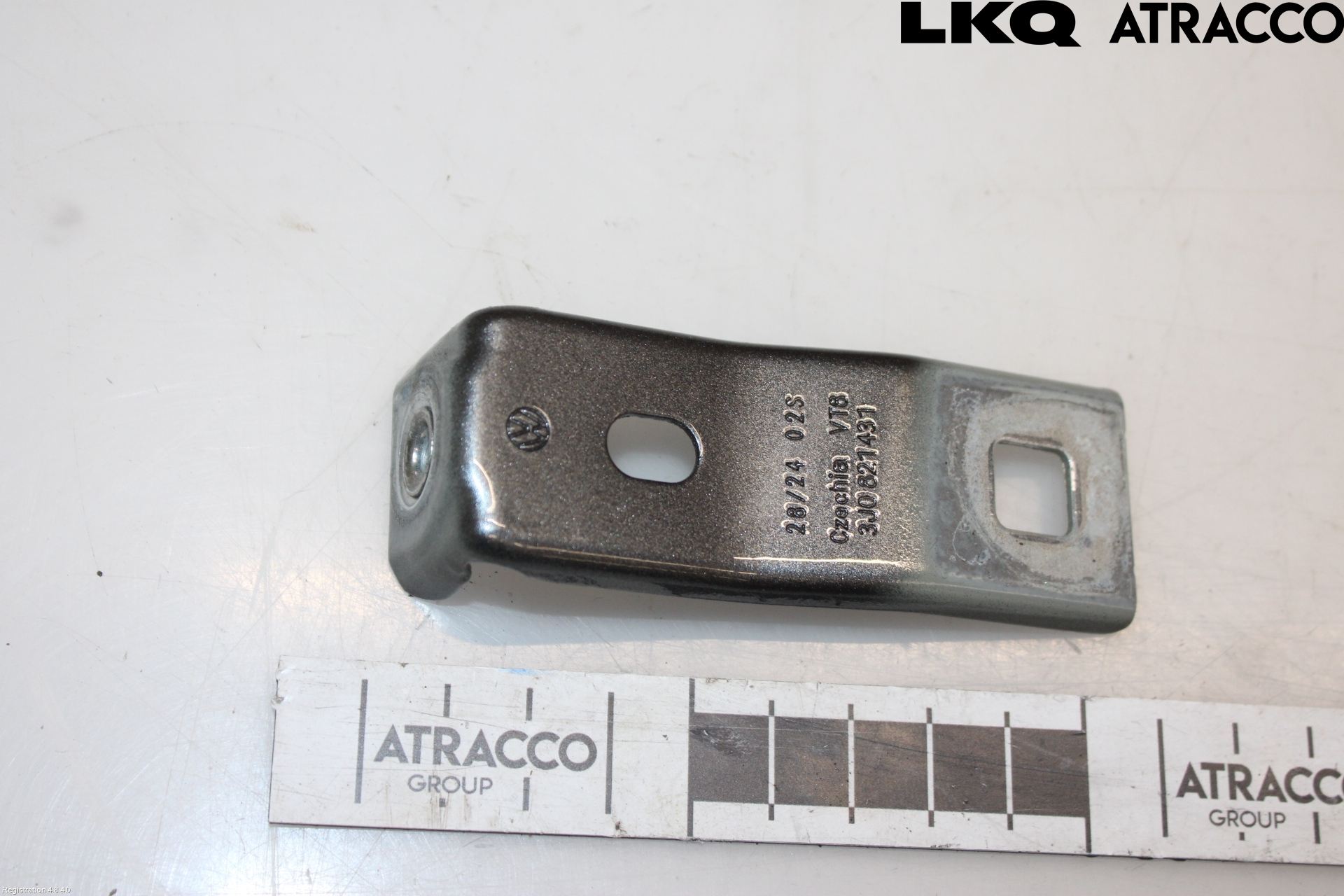 Volkswagen VW PASSAT 24- Skärmfäste Fram Vä