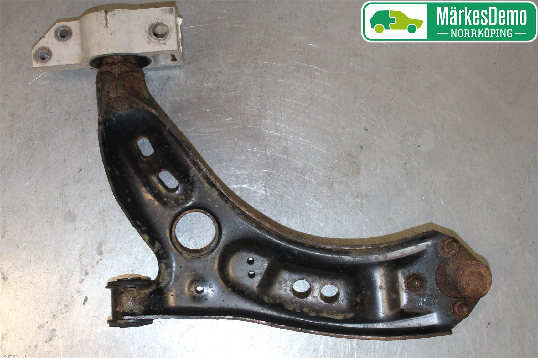 Volkswagen VW PASSAT 11-14 Bärarm Fram Undre Hö