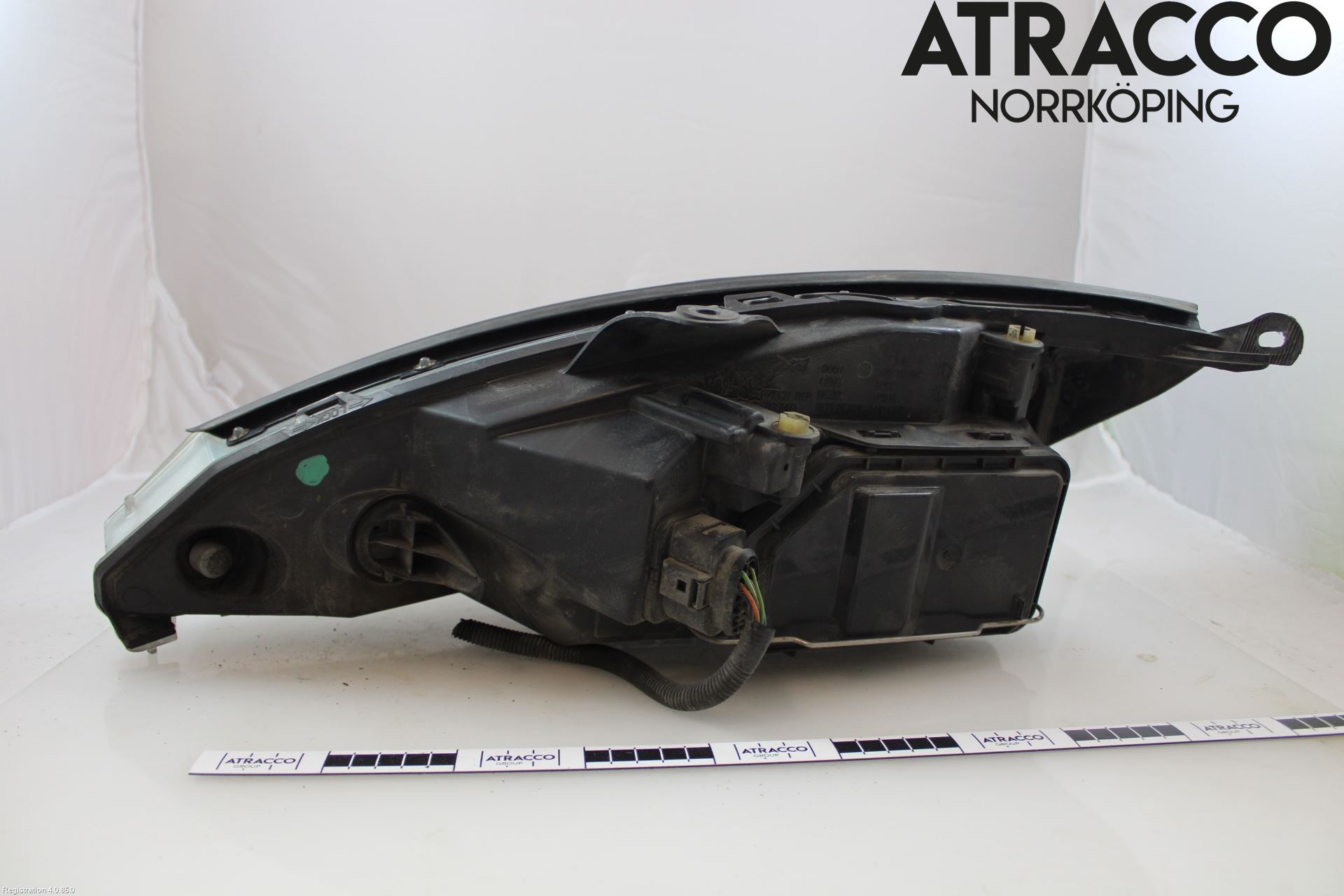 Ford FOCUS     99-04 Strålkastare Höger