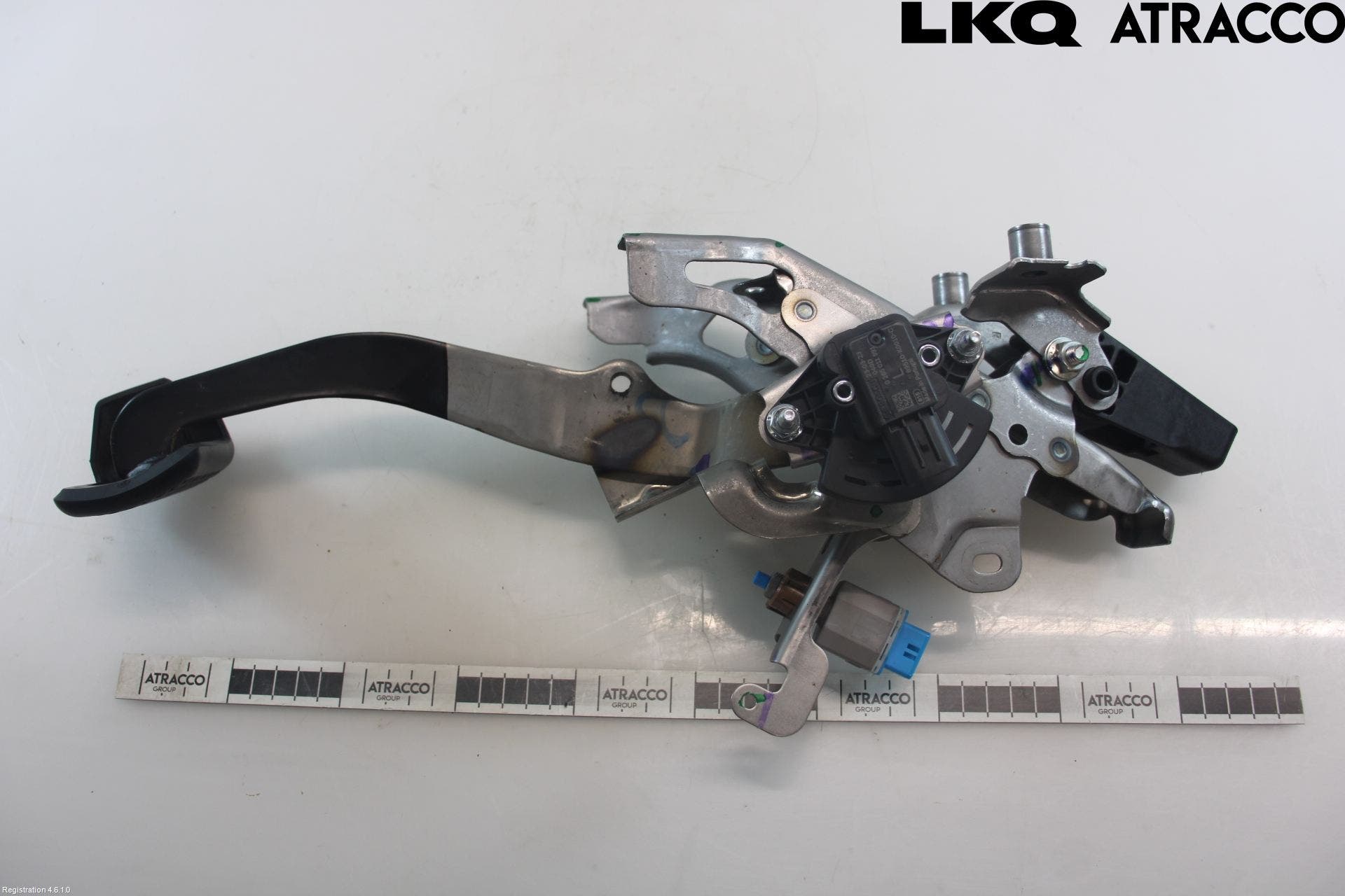 Toyota YARIS CROSS XP21 21- Bromspedal