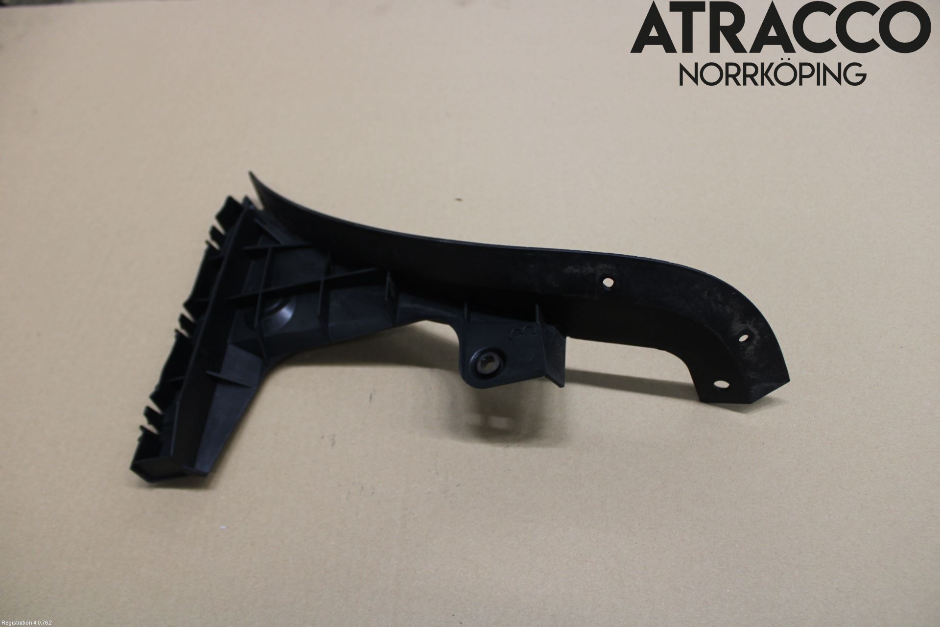 Audi A3/S3     96-03 Stötfångarfäste Bak Hö