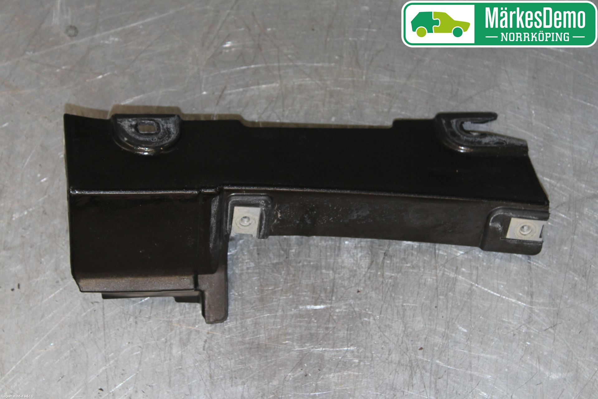 Jaguar F-TYPE Skärmfäste Fram Vä